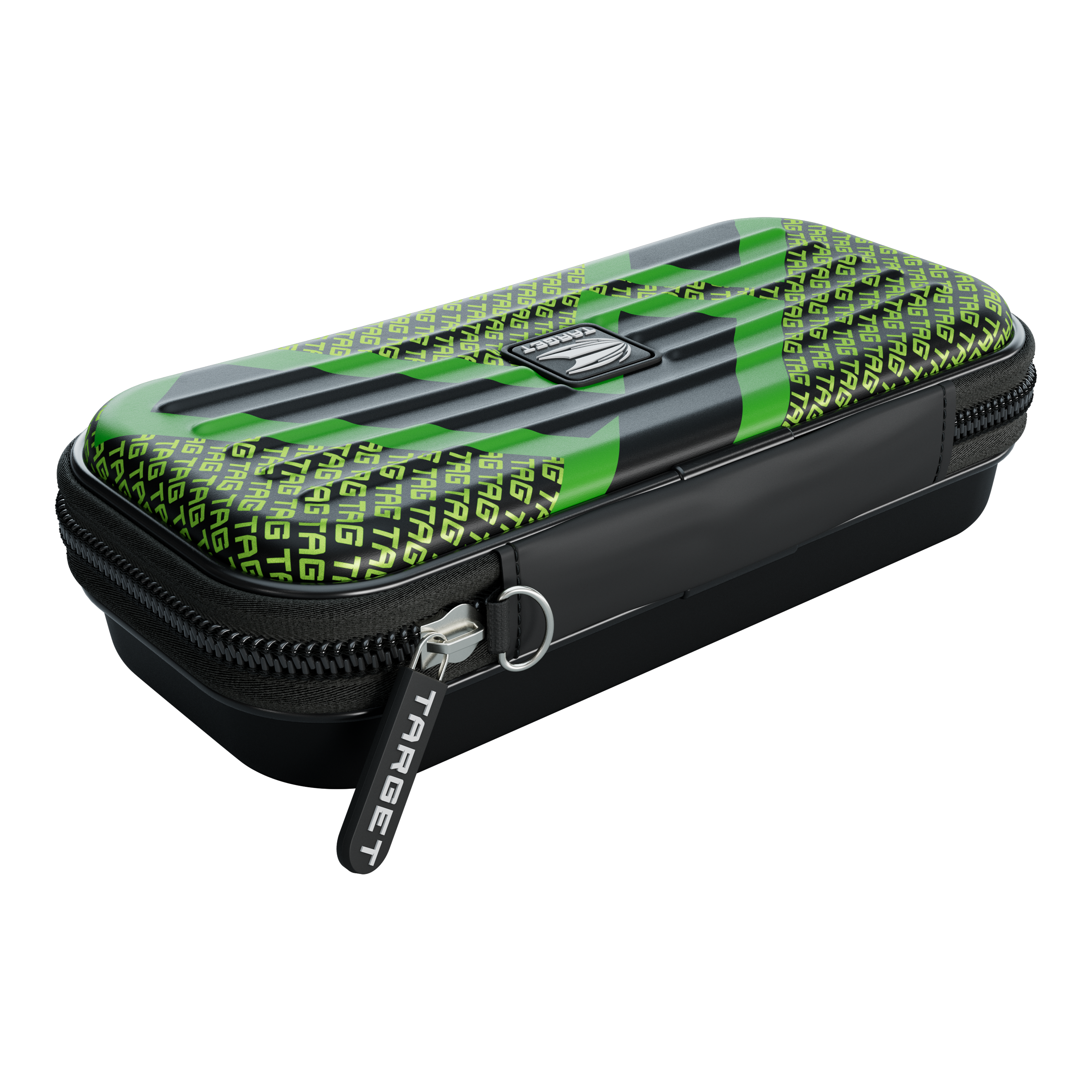 Target Takoma TAG Dartcase Das Bild zeigt ein schwarzes Etui mit einem grünen Muster und dem Wort "TARGET" mehrfach darauf gedruckt. Das Etui besitzt einen Reißverschluss mit einem Anhänger, auf dem ebenfalls "TARGET" steht.