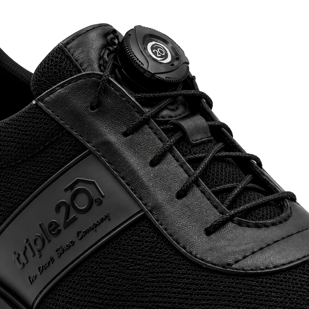 Triple20 Dart Shoes Textile with Twist Closure - Black Hier sind die Triple20 Dartschuhe Textil mit Drehverschluss - Schwarz abgebildet. Die Schuhe haben eine markante Optik.