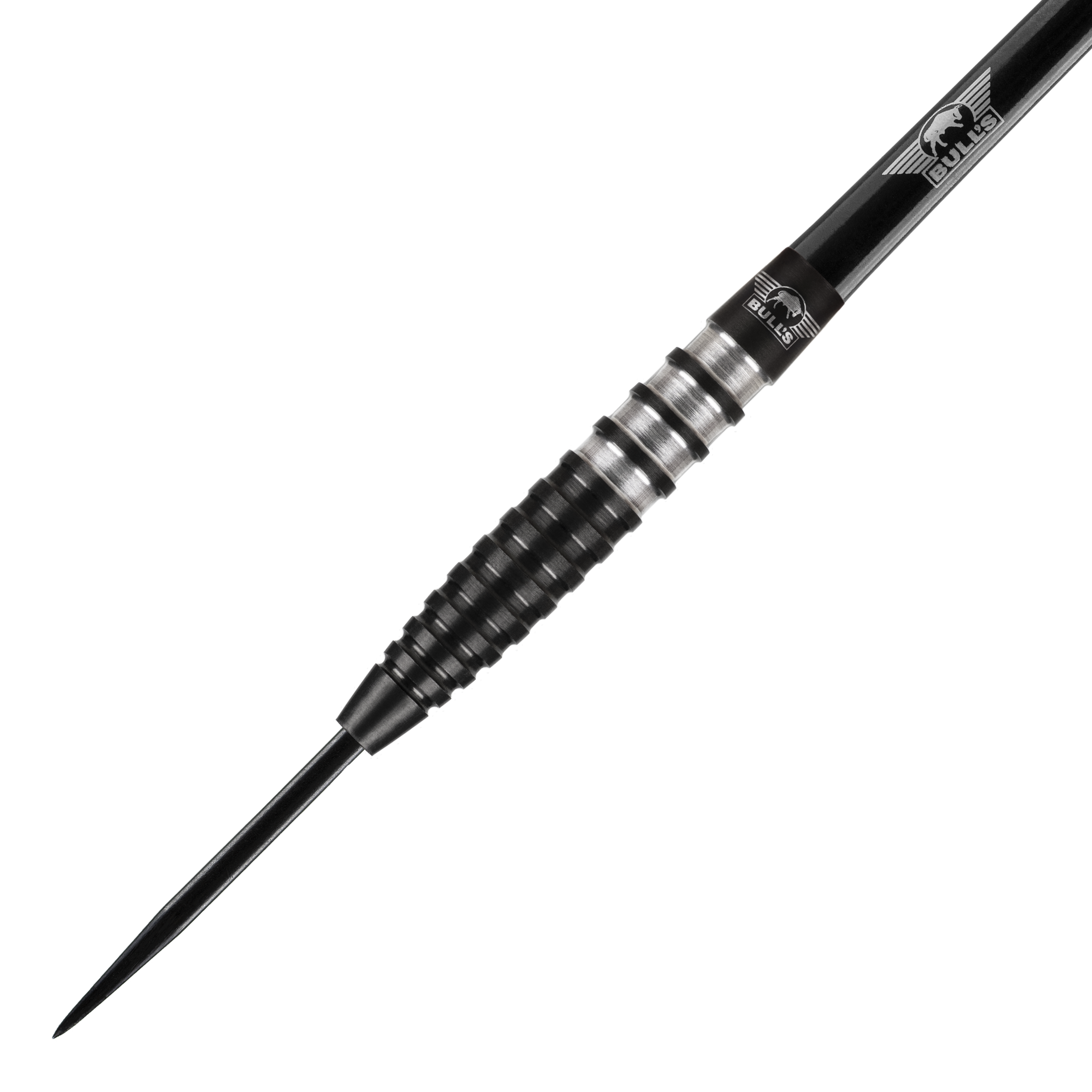 Bulls NL Lightning Black Steel Darts Das Bild zeigt einen schwarzen Steeldart der Marke Bulls NL mit gerilltem Griff. Die Spitze und der Schaft sind ebenfalls schwarz, und das Bulls-Logo ist auf dem Schaft zu sehen.