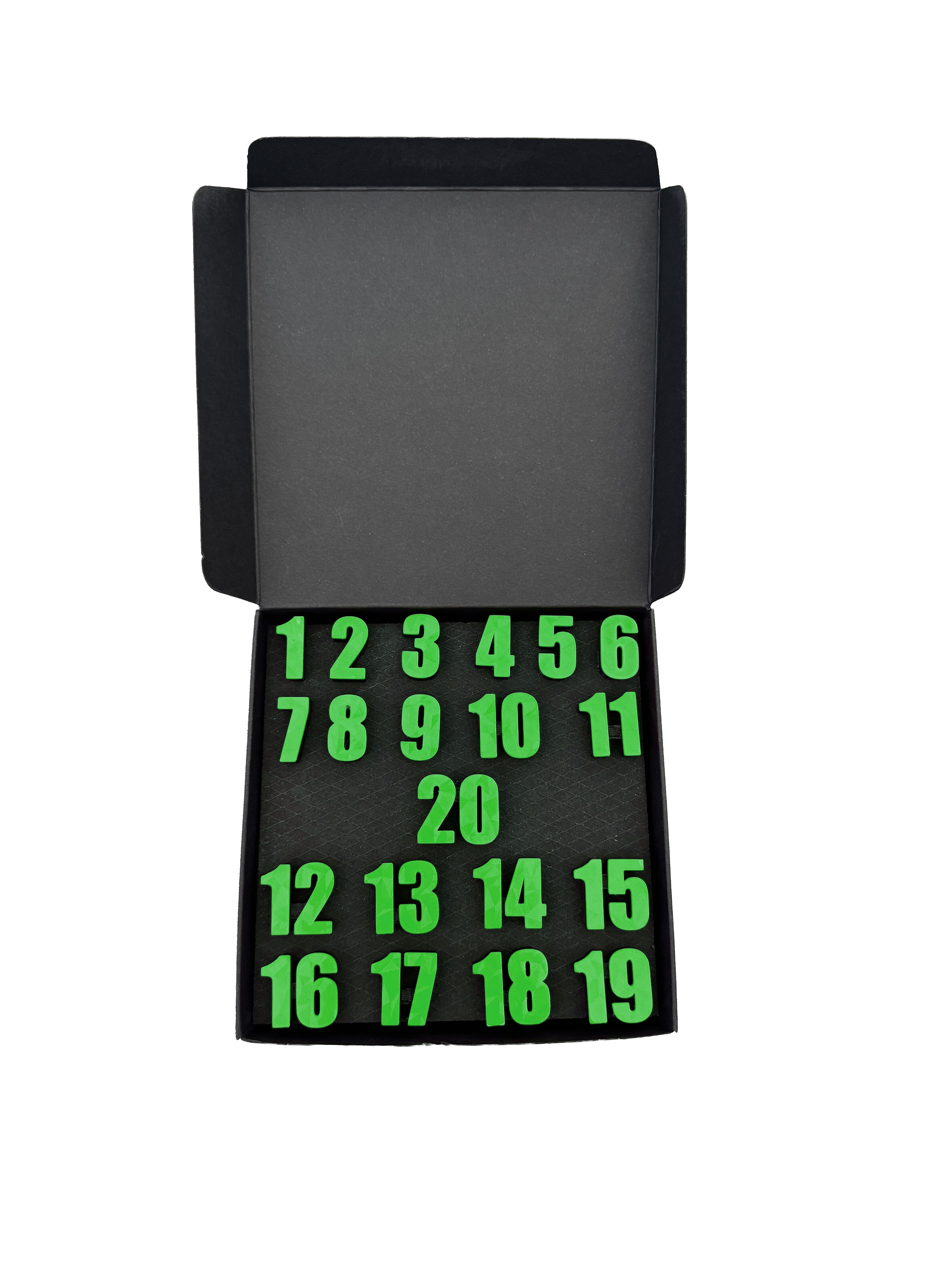 McDart Dartboard Number Rings / Number Ring Classic Eine klassische grüne Box wird präsentiert. Der Kasten ist einfach und hebt sich mit seiner Farbe hervor.