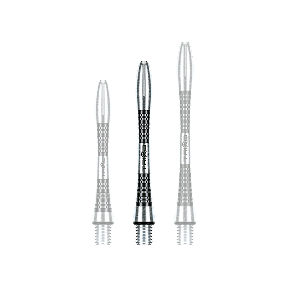 Auf dem Bild sind drei unterschiedlich lange Aluminium-Dartschäfte zu sehen. Sie sind silberfarben mit schwarzen Rillen und haben ein modernes, geriffeltes Design.