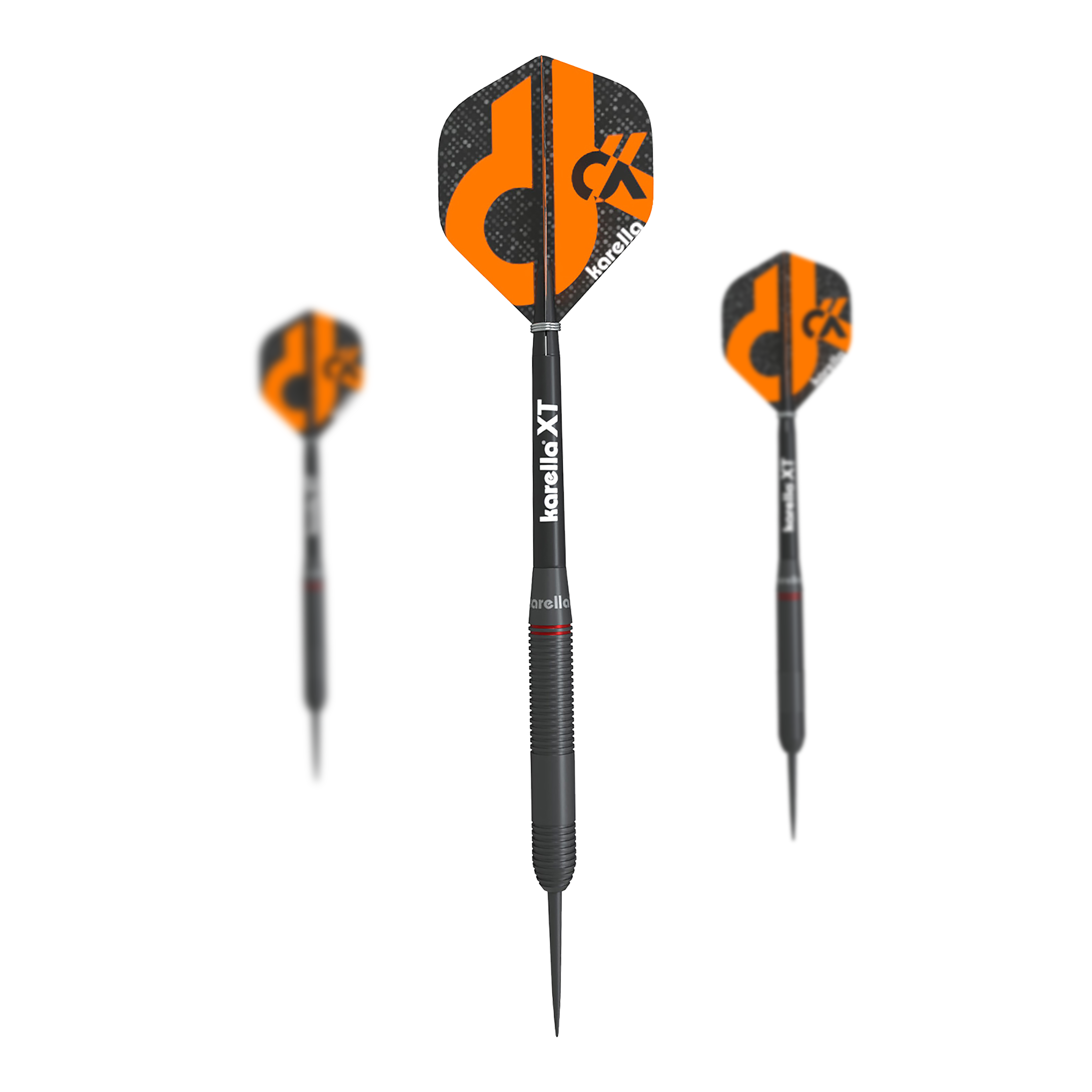 Karella Daniel Klose steel darts Das Bild zeigt drei Steeldarts der Marke "Karella Daniel Klose". Die Flights sind schwarz und orange mit dem Kürzel "DK" und dem Karella-Logo bedruckt.