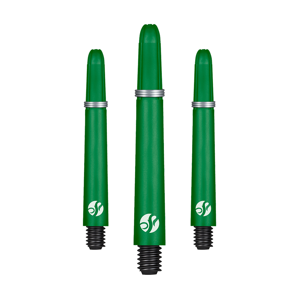 Shot Koi Carbon Shafts - Green Auf dem Bild sind drei grüne Dartschäfte mit schwarzen Gewinden zu sehen. Sie haben silberne Ringe und ein weißes Logo am unteren Ende.
