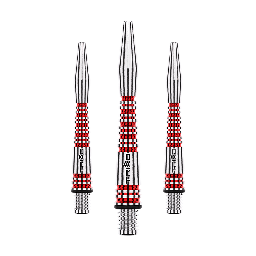 Winmau Triad RX Aluminium Shafts - Rot Das Bild zeigt drei rote und silberne Aluminium-Schäfte für Dartpfeile. Sie sind mit dem Schriftzug "TRIAD" bedruckt und gleichmäßig angeordnet.