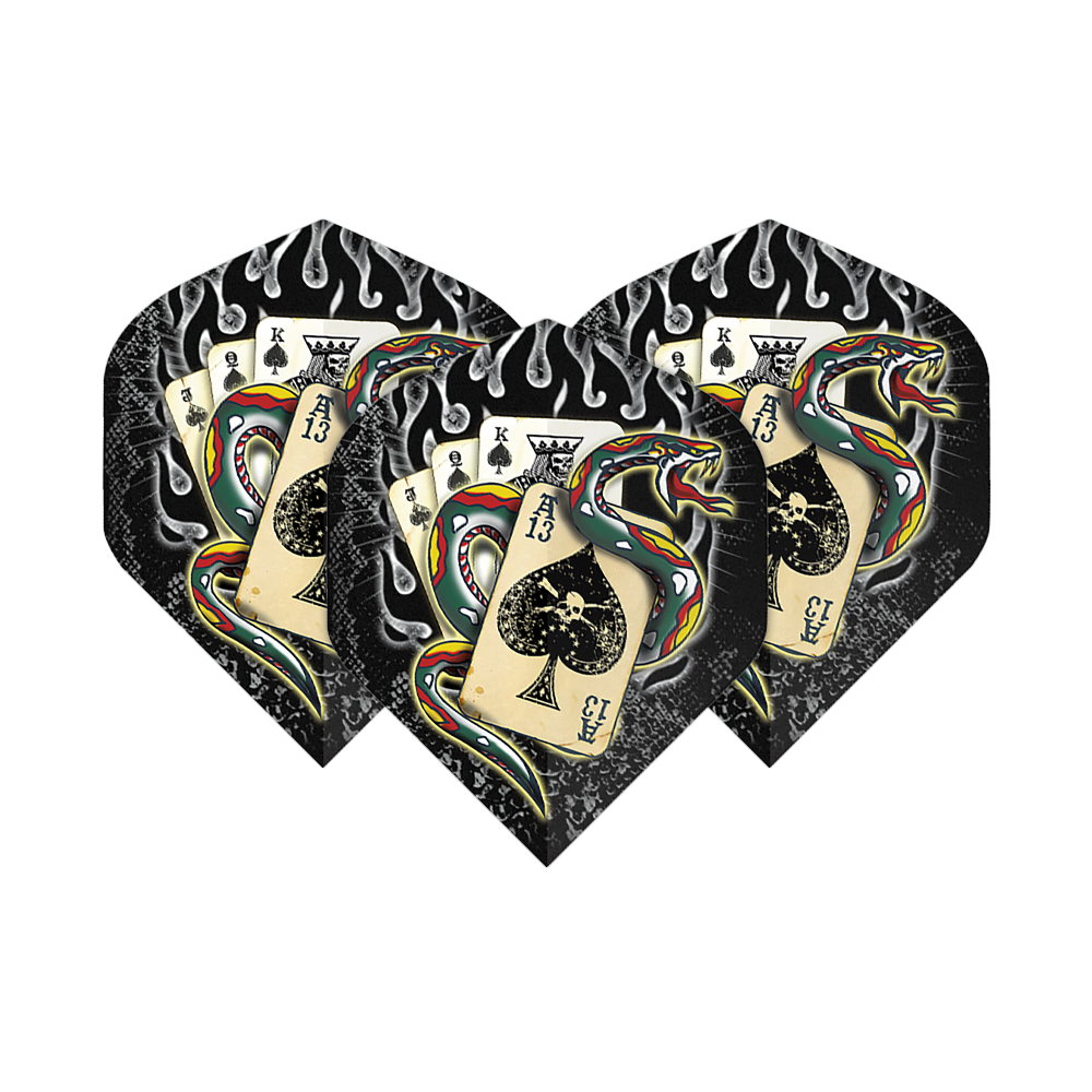 Alchemy Snake Of Spades No2 Standard Flights Das Bild zeigt drei Dartflights mit einem auffälligen Design. Auf den Flights sind Spielkarten, eine bunte Schlange und Flammen abgebildet.