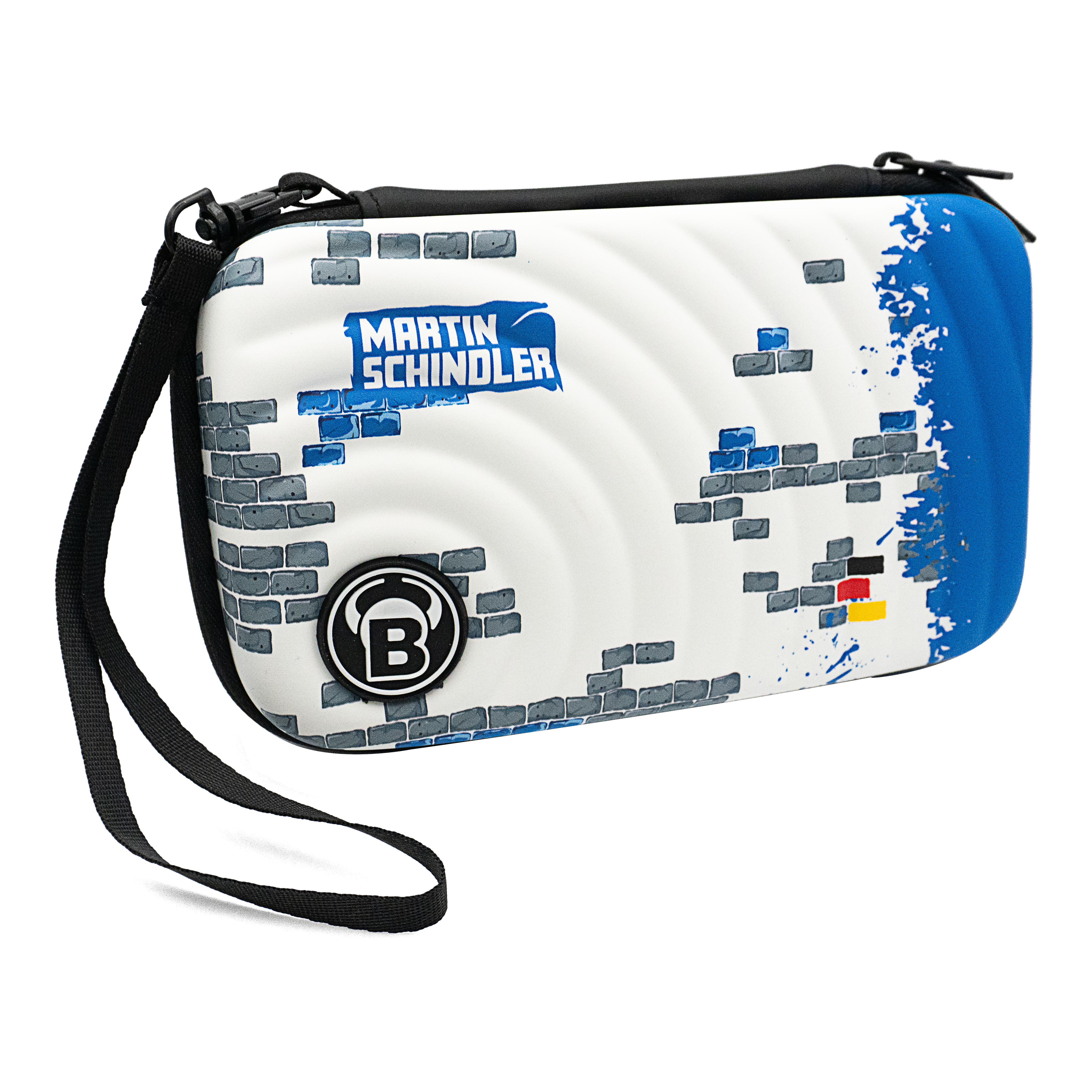 Bulls Orbis XL Martin Schindler dart case Dies ist das Bulls Orbis XL Martin Schindler Dartcase. Es ist weiß mit blauen und grauen Ziegelmotiven und trägt den Namen "Martin Schindler" sowie ein schwarzes Bulls-Logo.