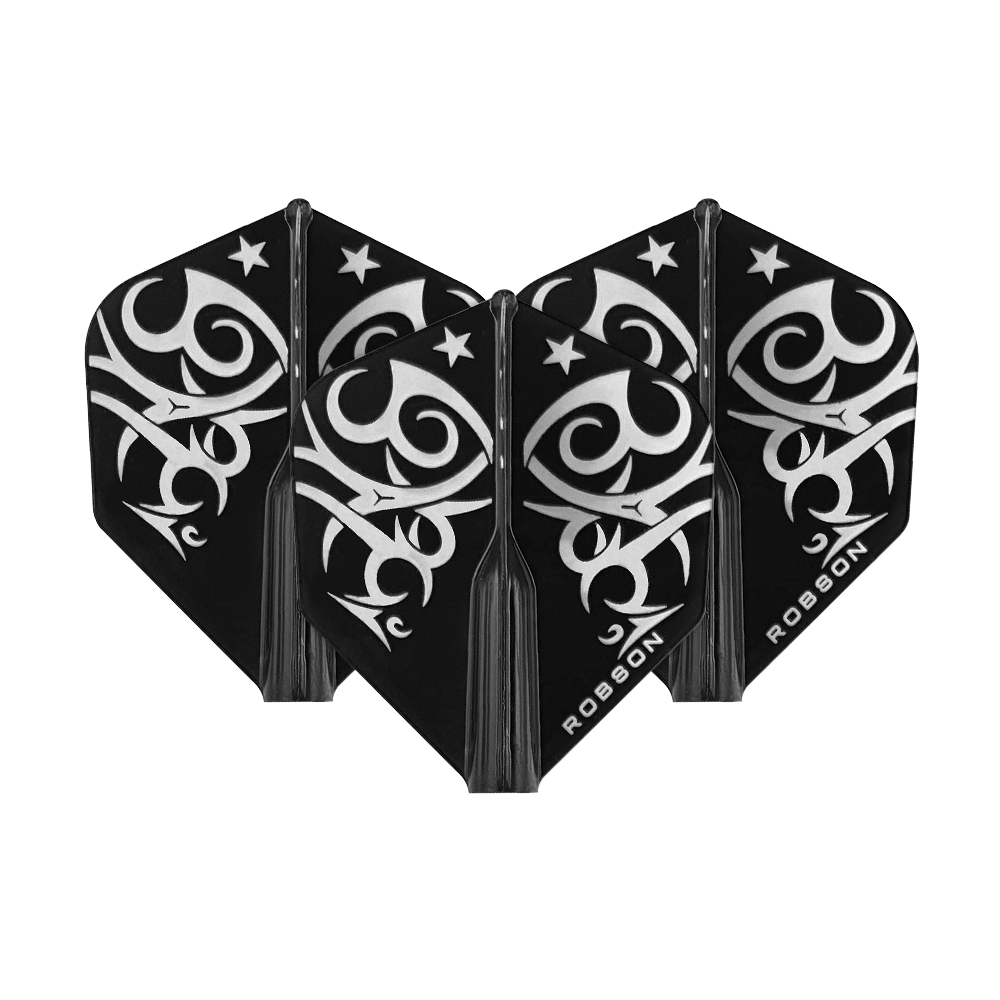 Robson Plus Tribe Standard Flights Das Bild zeigt drei schwarze Dart-Flights mit einem silbernen Tribal-Muster. Auf den Flights steht das Wort "ROBSON".