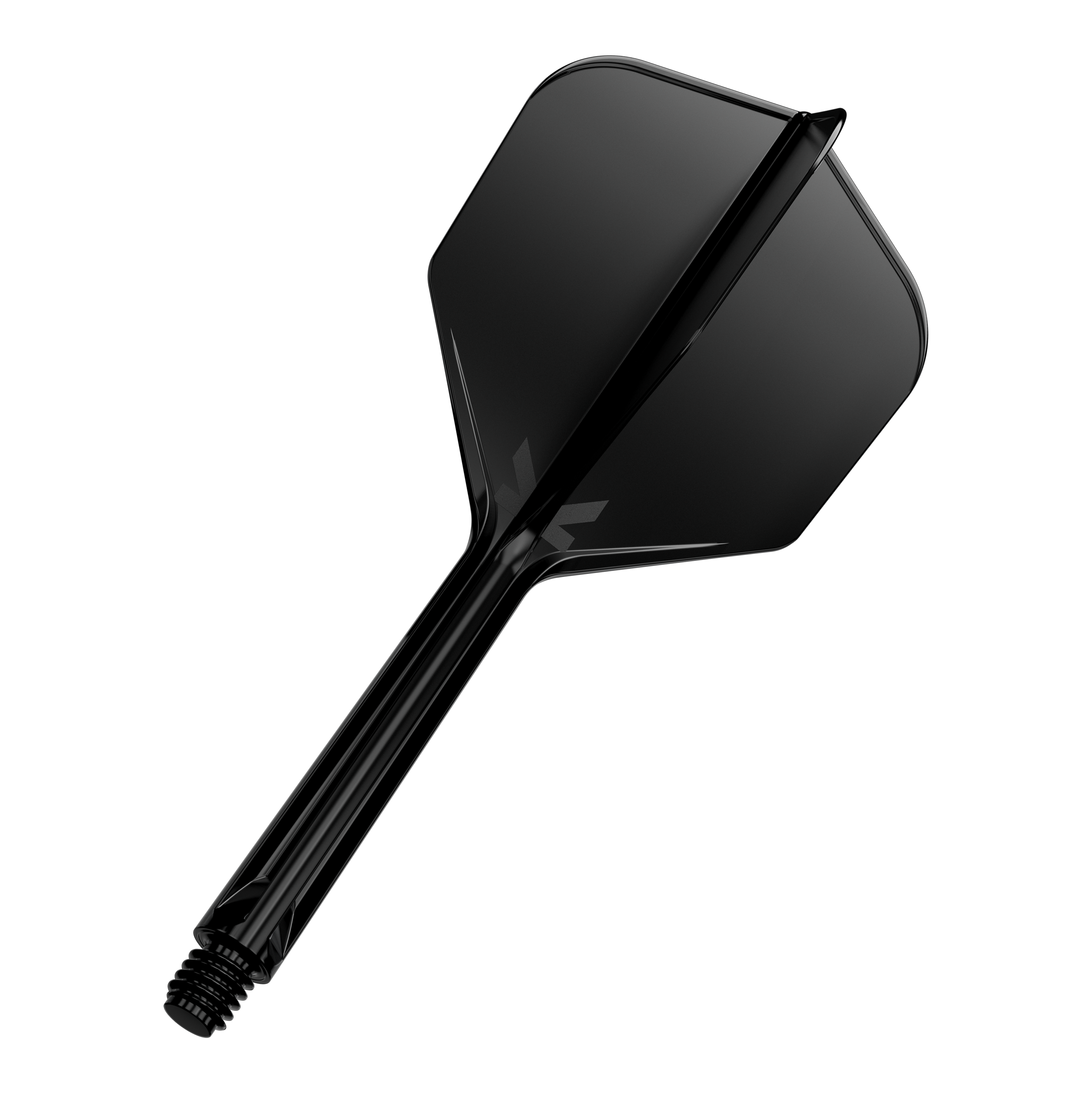 Das Bild zeigt einen schwarzen Dartflight mit Schaft. Der Hintergrund ist komplett schwarz, sodass der Dartflight im Mittelpunkt steht.