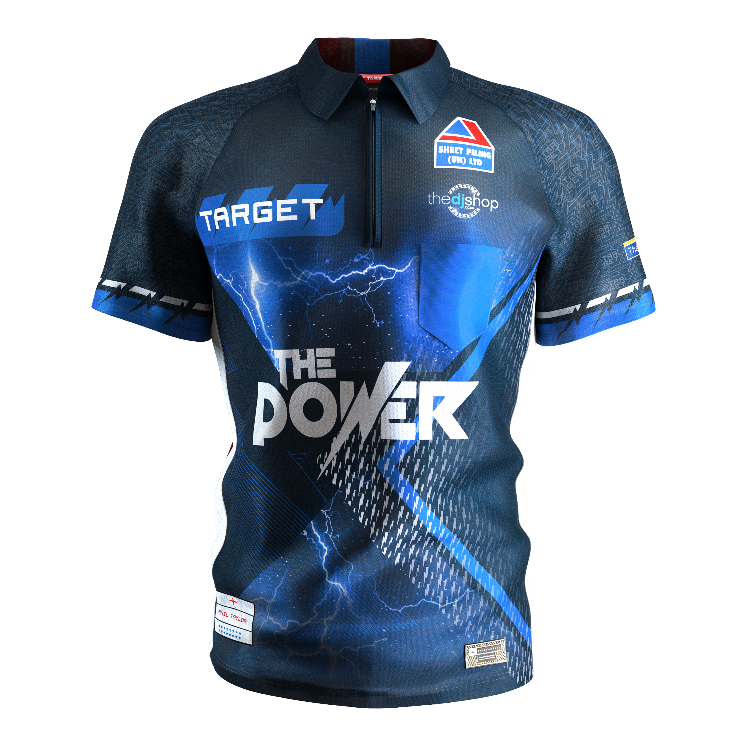 Target Coolplay Phil Taylor 2025 dart shirt Das Bild zeigt das "Target Coolplay Phil Taylor 2025 Dartshirt" in dunklem Blau mit auffälligen Blitz- und Schriftzug-Designs. Auf der Vorderseite stehen die Worte "THE POWER" und verschiedene Logos.