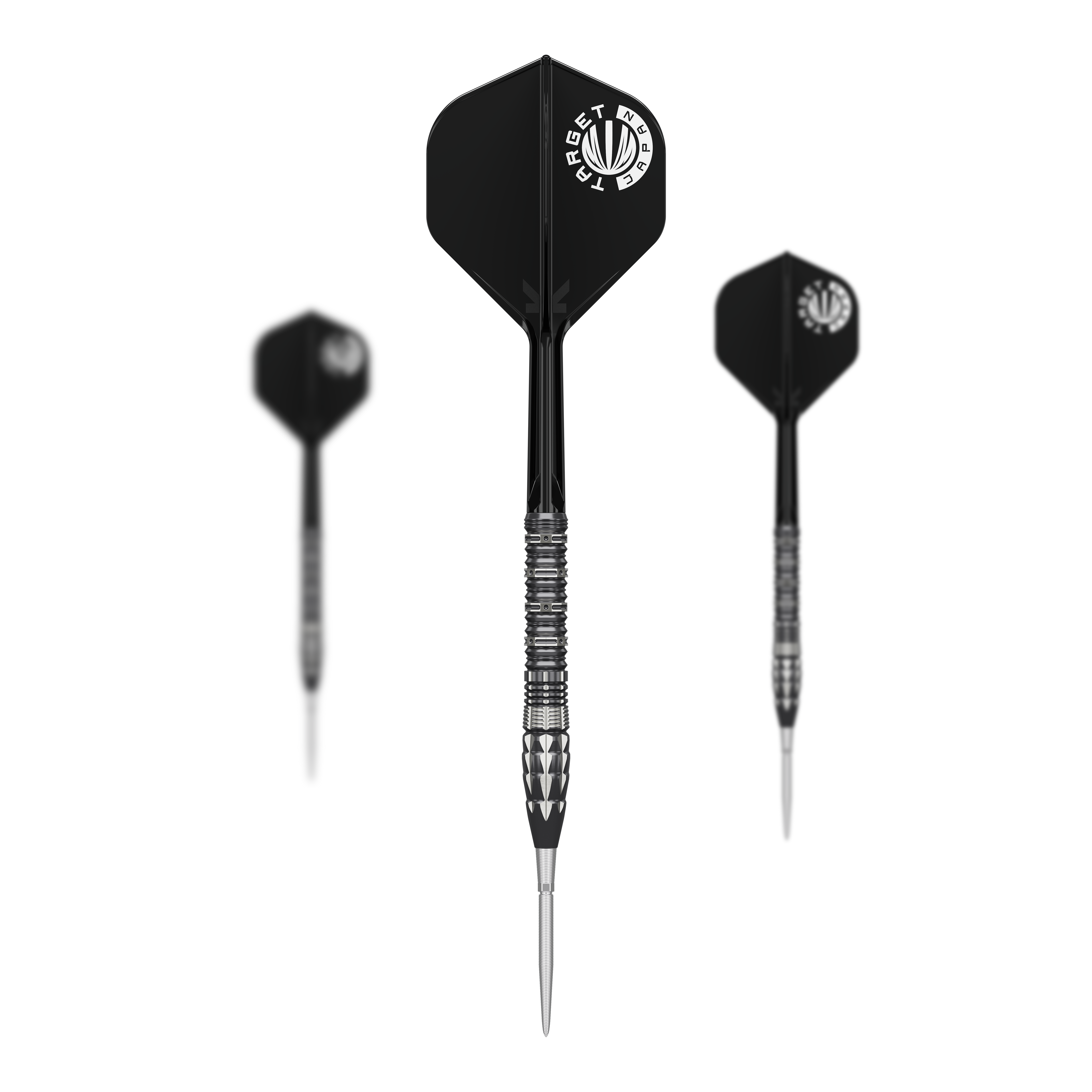 Target Japan Pyro GEN12 Swiss Point Steel Darts Ein Target Japan Pyro GEN12 Swiss Point Set mit drei Darts. Die Verpackung und alle Komponenten werden nebeneinander gezeigt.