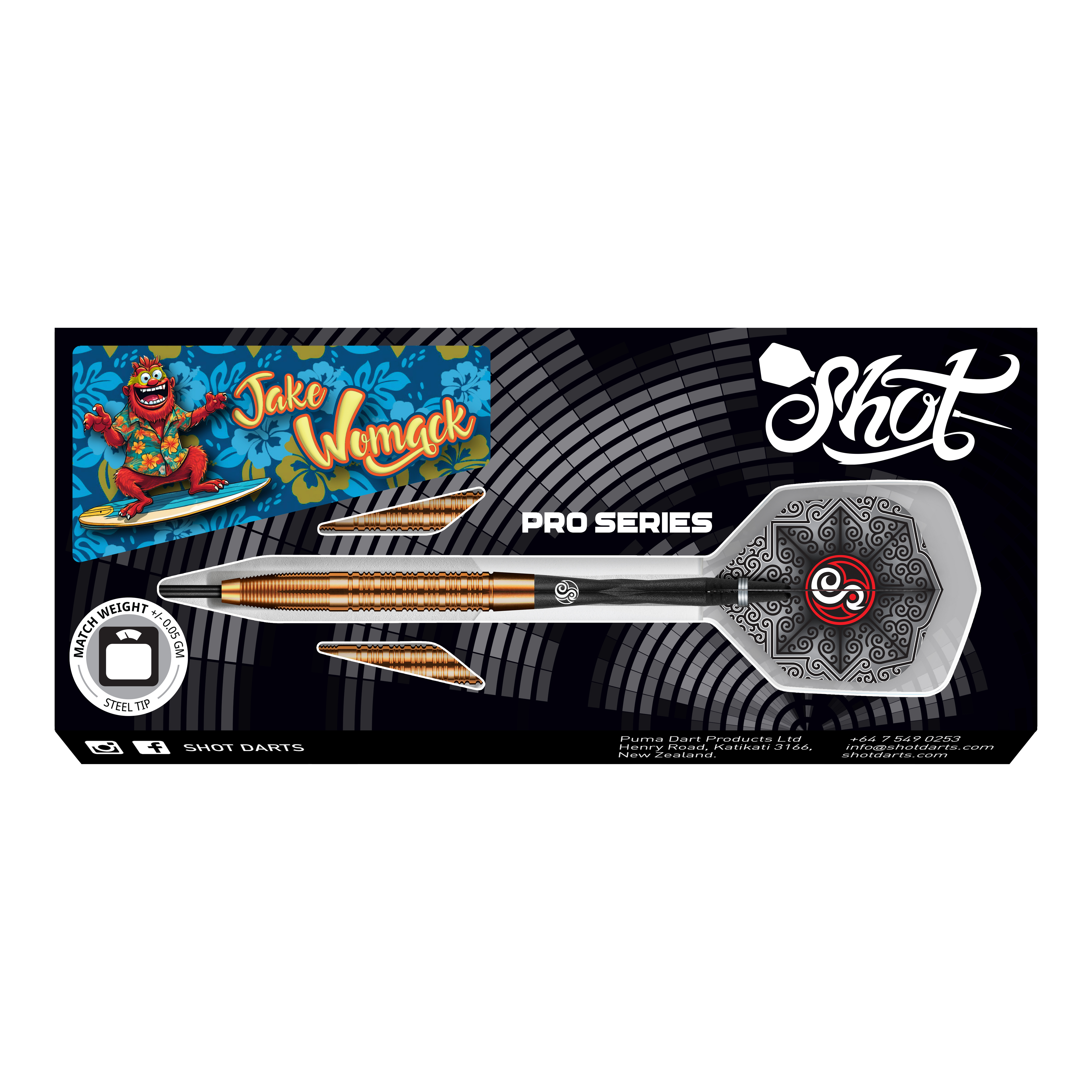 Shot Pro Series Jake Womack Steel Darts - 23g Das Bild zeigt die "Shot Pro Series Jake Womack Steeldarts - 23g" in ihrer Verpackung. Die Darts haben ein auffälliges Design und sind mit einem Comic-Surfer-Motiv verziert.