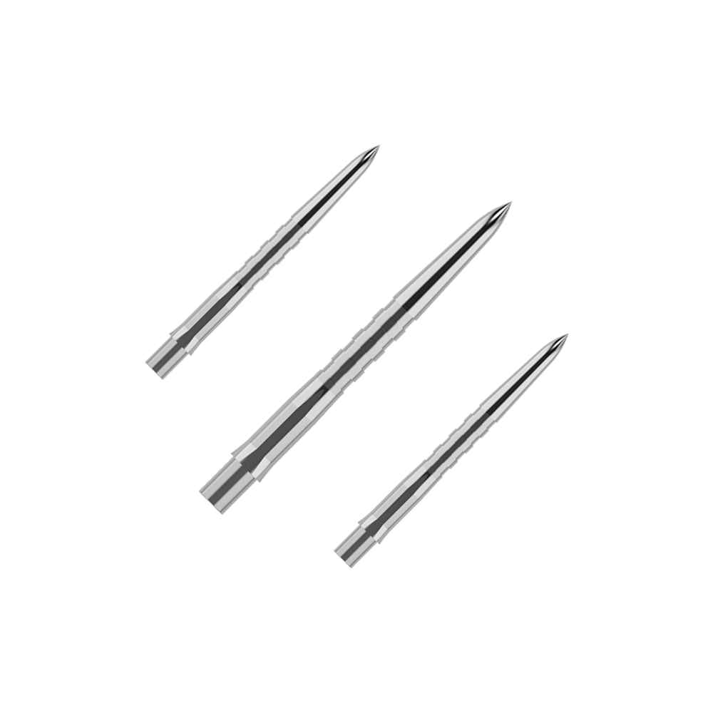 Das Bild zeigt drei silberne, gerillte Spitzen für Steeldarts. Sie liegen nebeneinander auf einem grünen Hintergrund.