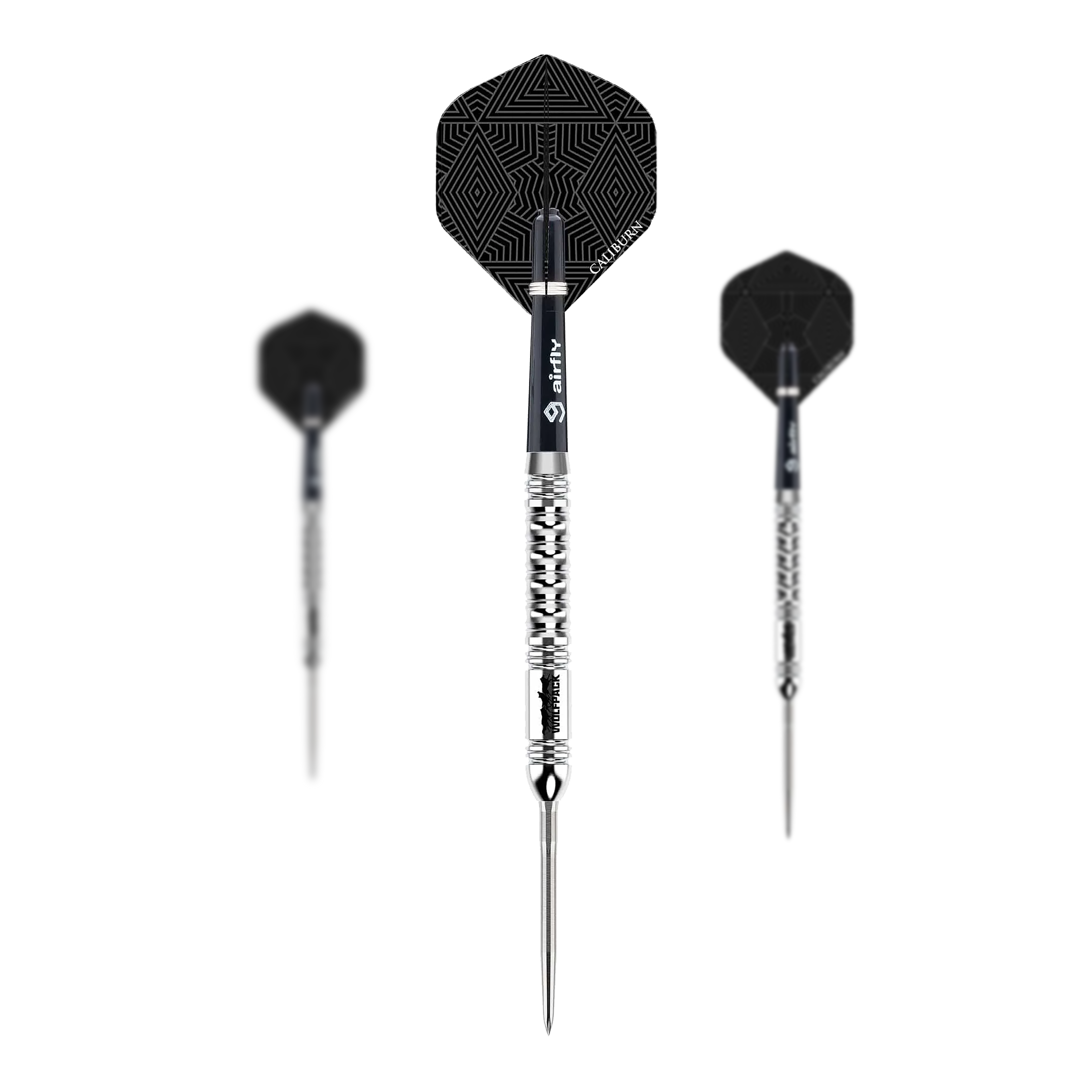 Caliburn Wolfpack W1 steel darts - 23g Das Bild zeigt drei Steeldarts des Produkts "Caliburn Wolfpack W1 Steeldarts - 23,5g". Die Darts haben silberne Spitzen und Schäfte mit schwarzen Flights, die geometrische Muster zeigen.