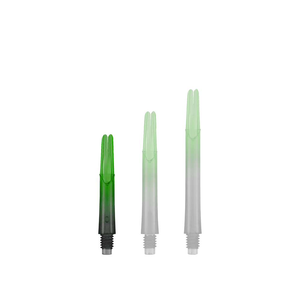 L-L-Style-Shaft Locked Straight Natural9 TwoTone Shafts - Grün Auf dem Bild sind drei unterschiedlich lange grün-schwarze Dartschäfte zu sehen. Sie stehen nebeneinander auf weißem Hintergrund.