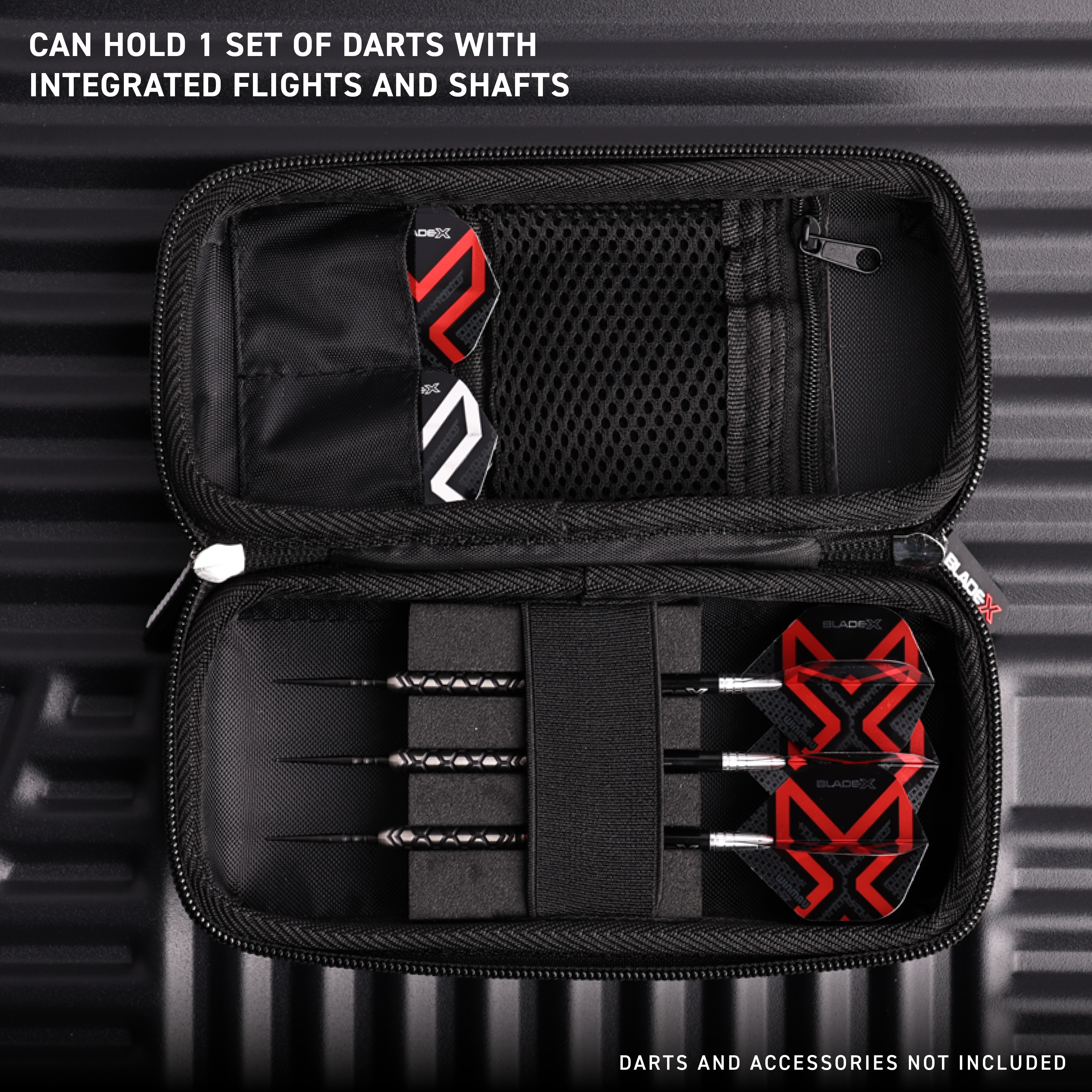 Das Bild zeigt das Produkt mit dem Dateinamen 8534_Winmau_Blade_X_Armor_G1_Dartwallet_W3. Es könnte sich um ein Dart-Accessoire handeln.