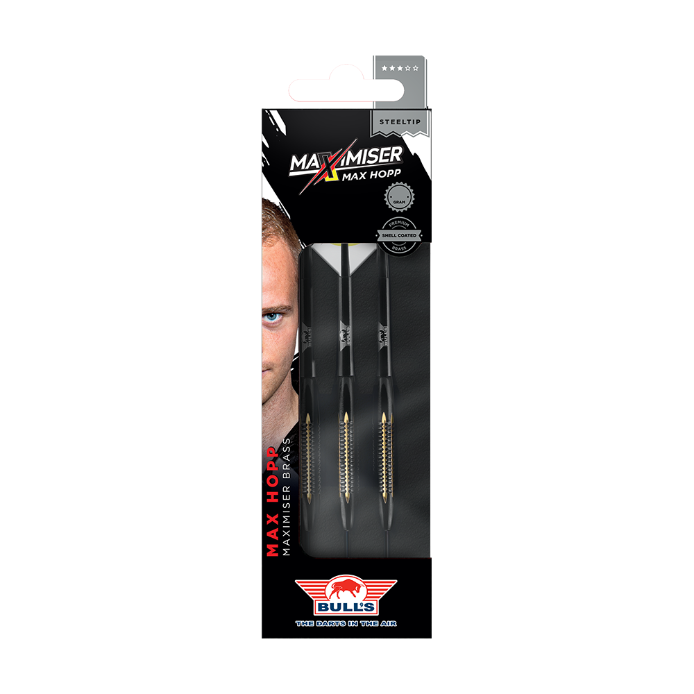 BU24921_BullsNL_Max_Hopp_Maximiser_Shell_Coated_Brass_Steeldarts_3A1oBbD40Z0X6B Die Abbildung zeigt eine Verpackung der "BullsNL Max Hopp Maximiser Shell Coated Brass Steeldarts - 21g". In der Schachtel sind drei schwarze Steeldarts mit messingfarbenen Griffstücken zu sehen.