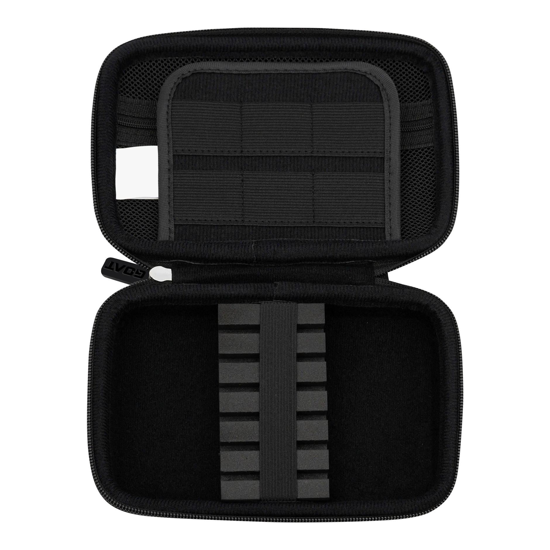 GOAT Locker XL Dartwallet Das Bild zeigt das offene Etui des Produkts "GOAT Locker XL Dartwallet". Im Inneren befinden sich elastische Halterungen und Fächer zur sicheren Aufbewahrung von Dartzubehör.