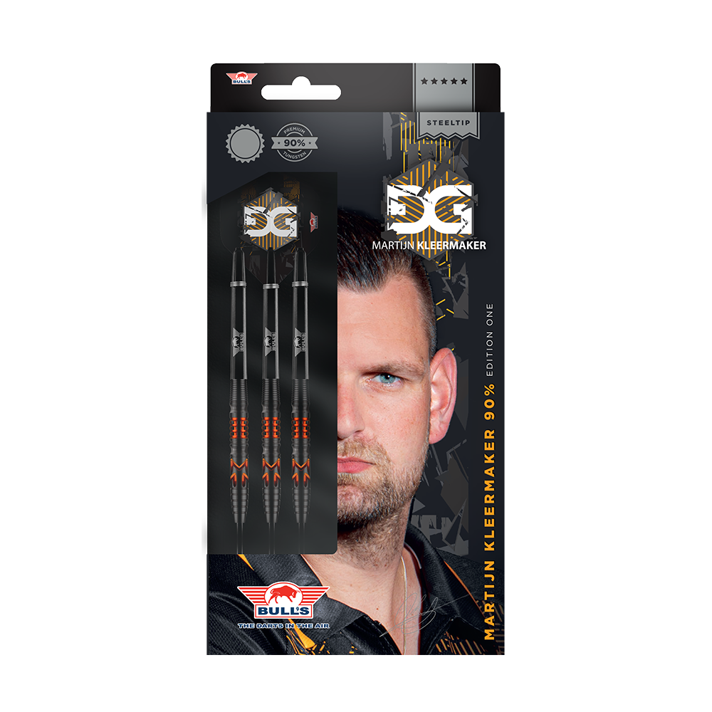 BU26223_BullsNL_Martijn_Kleermaker_90_Steeldarts_3 Das Bild zeigt die Verpackung der "Bulls NL Martijn Kleermaker 90% Steeldarts". Auf der Verpackung sind drei Darts und ein Foto von Martijn Kleermaker abgebildet.