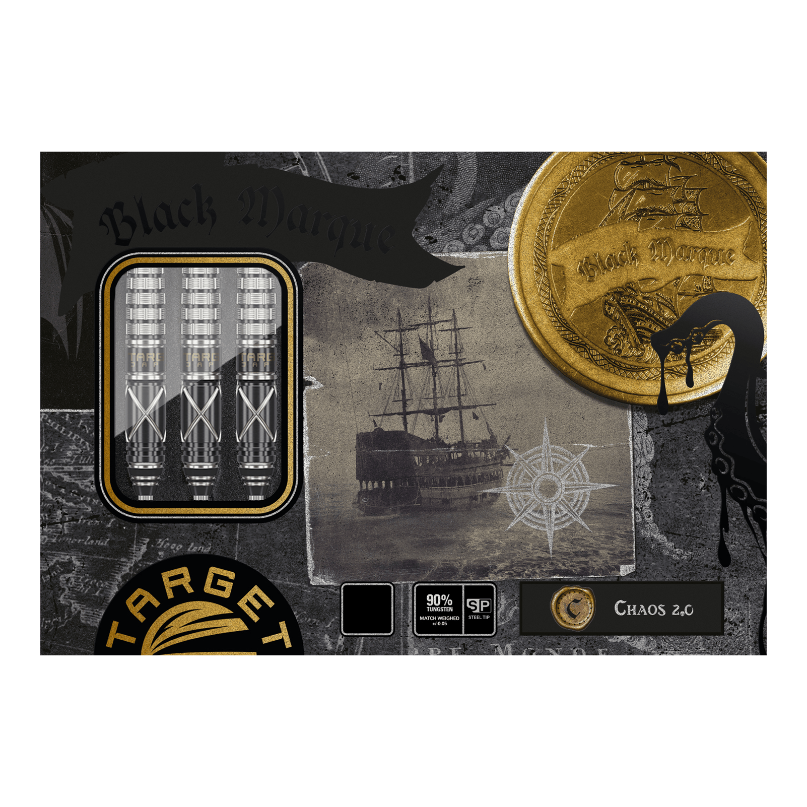 Die Abbildung zeigt das Produkt "Target Japan Black Marque Chaos 2 SP Steeldarts" in einer aufwendig gestalteten Verpackung. Auf der Verpackung sind drei Steeldarts, ein Segelschiff und goldene Münzen abgebildet.