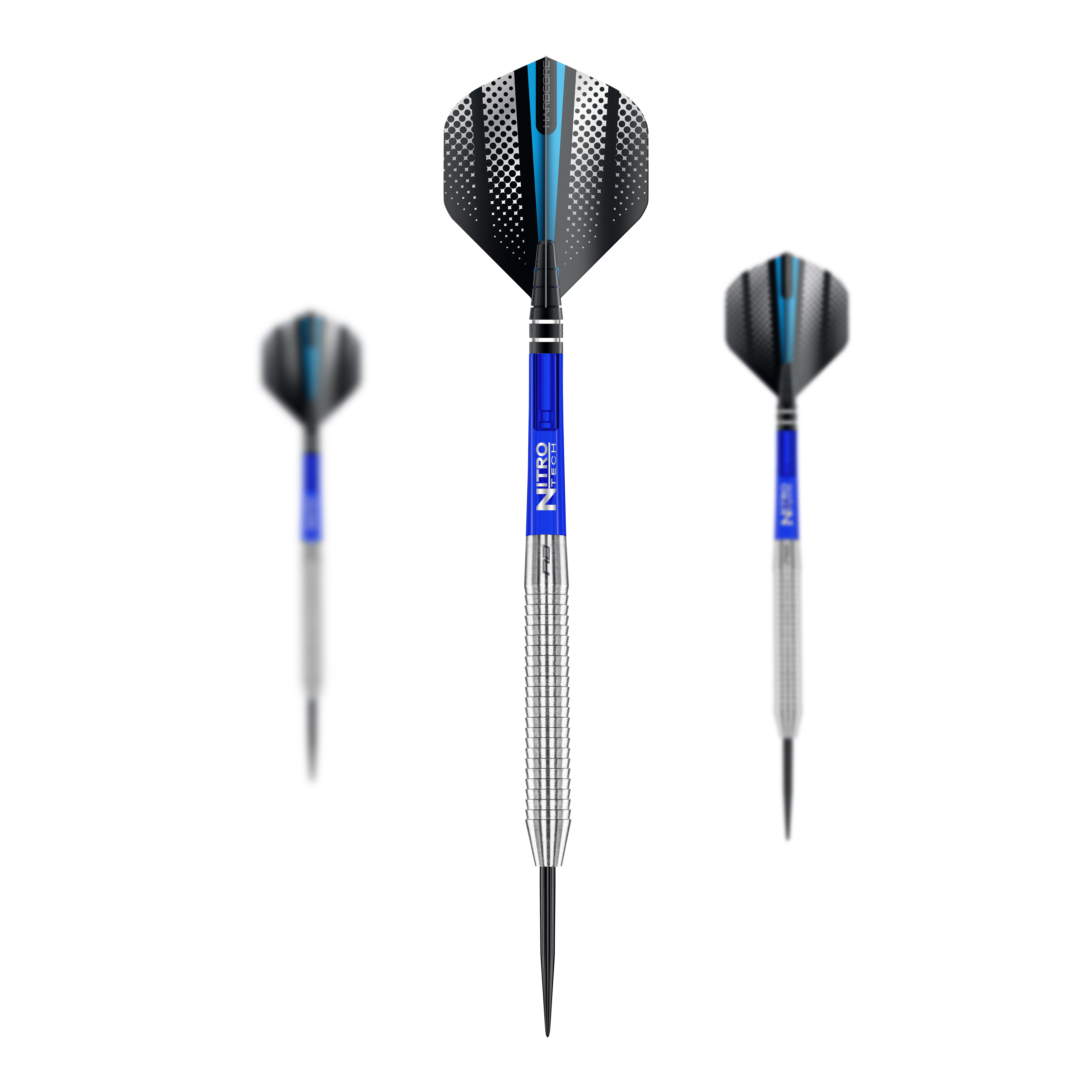 Red Dragon Razor Edge Original Steel Darts Das Bild zeigt drei Red Dragon Razor Edge Original Steeldarts mit einem Gewicht von 24g. Die Darts haben blaue Schäfte, silberne Griffbereiche und schwarze Flights mit einem Muster.