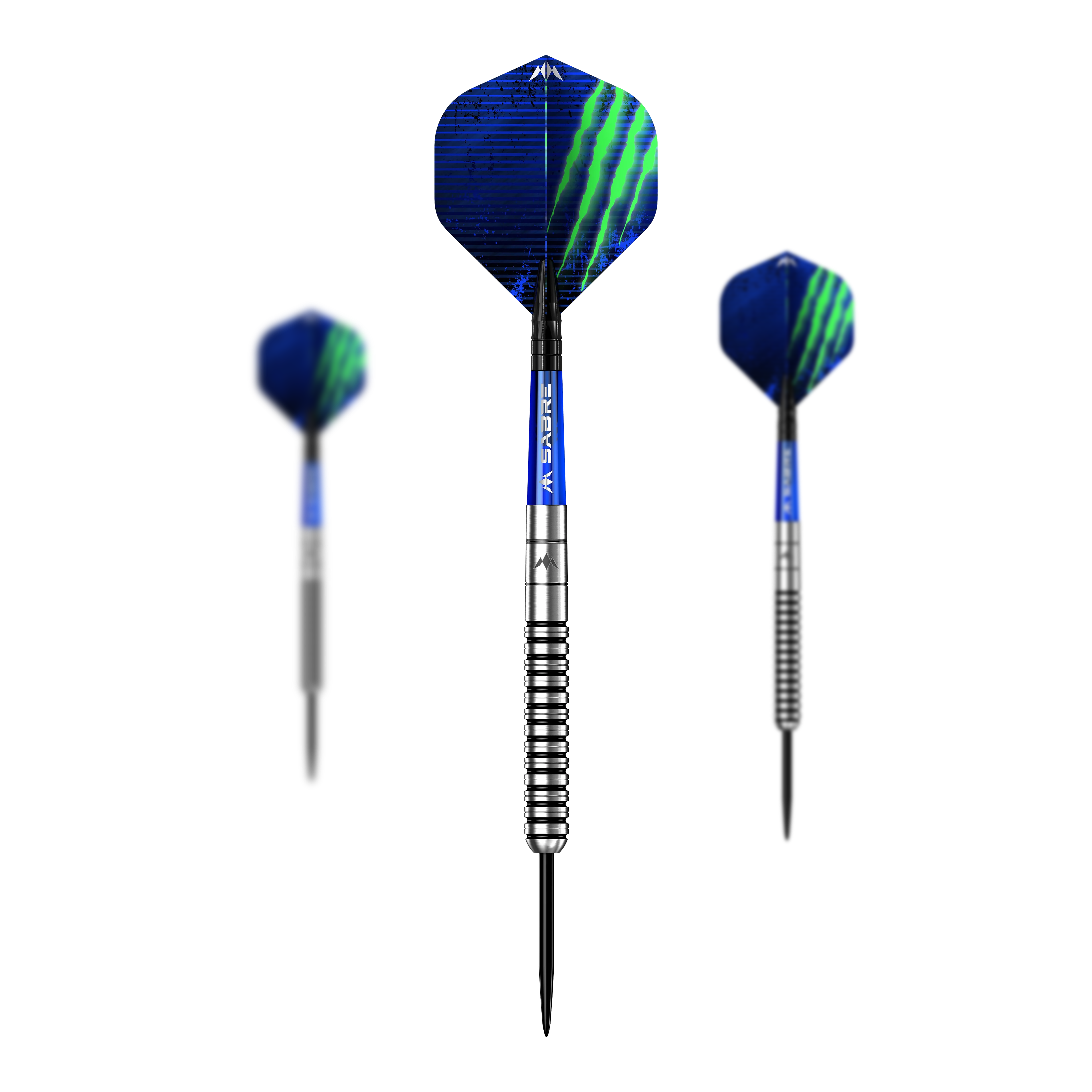 Mission Lee Evans Black Electro Steel Darts Das Bild zeigt drei Mission Lee Evans Black Electro Steeldarts mit blauen Flights und silbernen Spitzen. Die Flights haben grüne Akzente und der Schaft ist blau und silber gestreift.