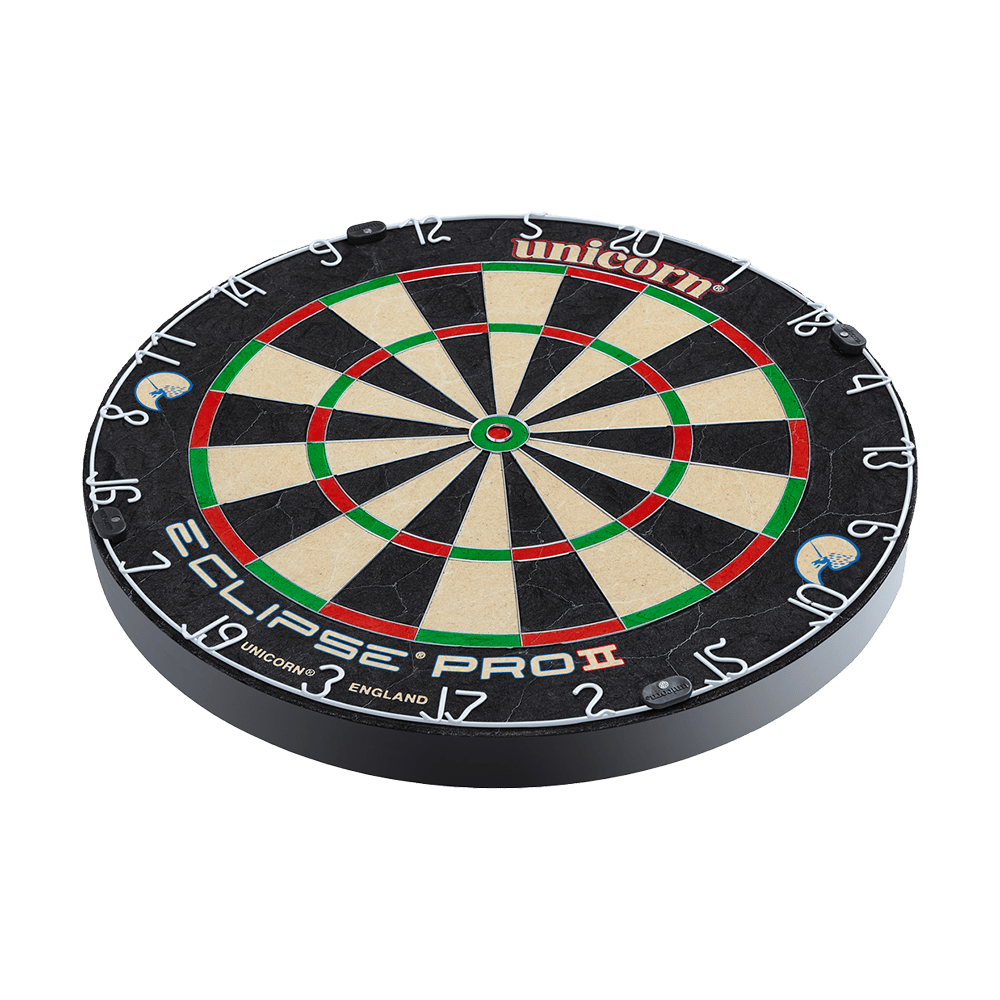 Unicorn Eclipse Pro 2 Dartboard Das Bild zeigt eine Unicorn Eclipse Pro 2 Dartscheibe. Die Dartscheibe hat ein klassisches Design mit schwarzen, beigen, roten und grünen Segmenten.