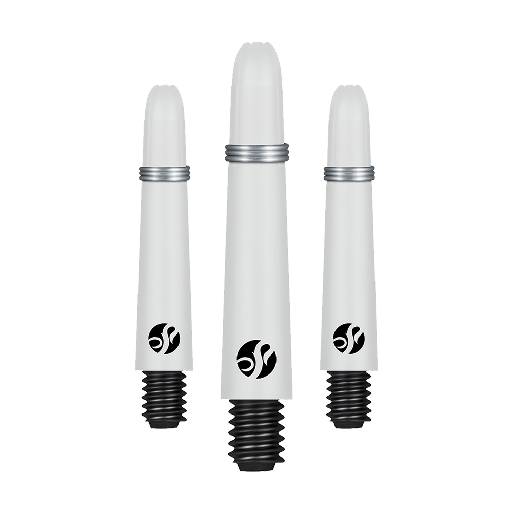 Shot Koi Carbon Shafts - White Auf dem Bild sind drei weiße, spitz zulaufende Dart-Schäfte mit schwarzem Gewinde und silbernem Ring zu sehen. Jeder Schaft trägt ein schwarzes Logo in der Nähe des unteren Endes.