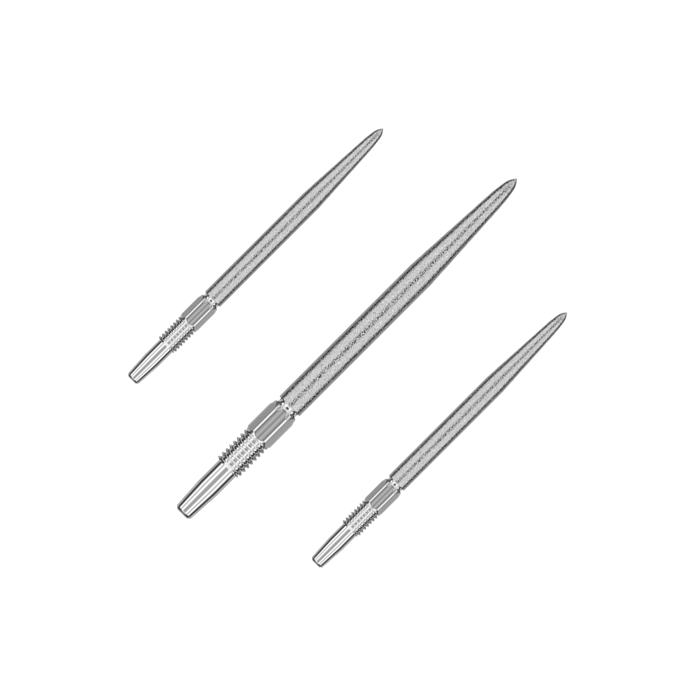 Auf dem Bild sind drei silberne Dartspitzen zu sehen. Sie liegen nebeneinander und sind spitz zulaufend gestaltet.