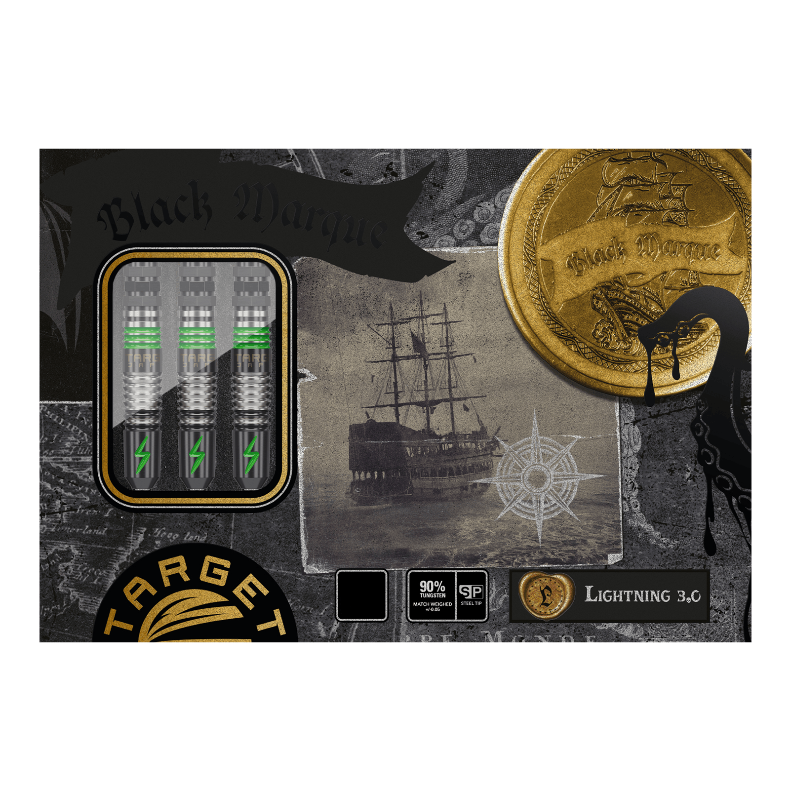 Target Japan Black Marque Lightning 3 SP steel darts Das Bild zeigt die Verpackung der "Target Japan Black Marque Lightning 3 SP Steeldarts". Auf der Verpackung sind drei Dartpfeile, ein altes Segelschiff und goldene Münzen abgebildet.