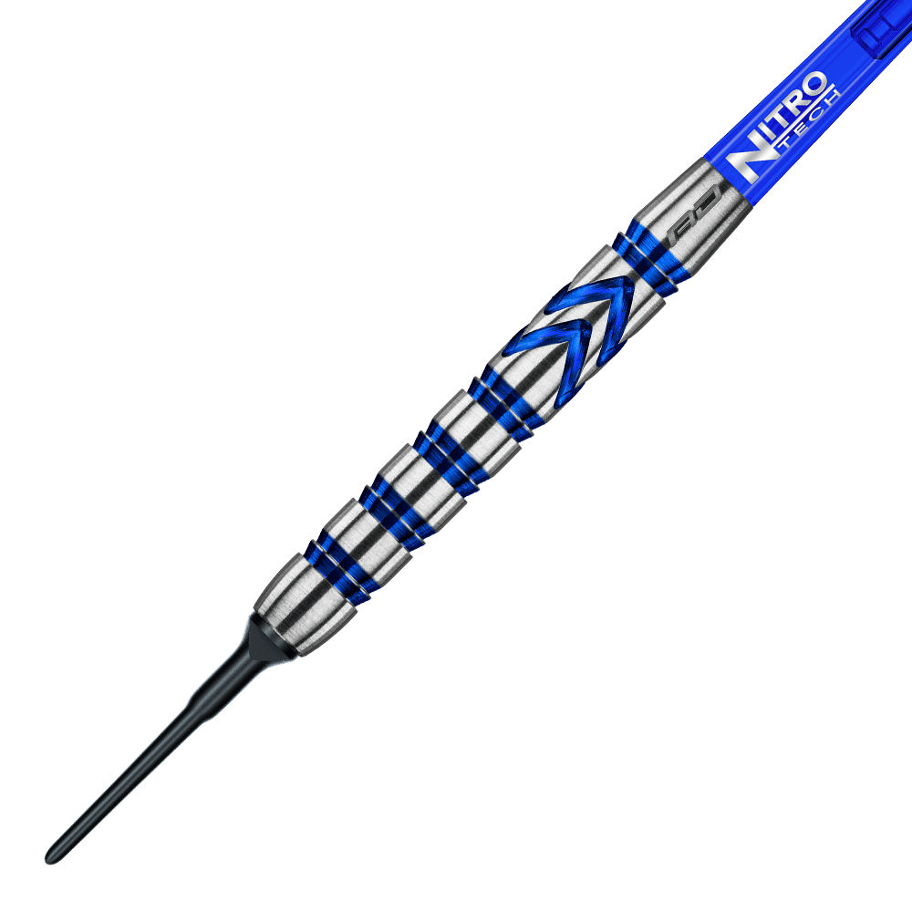 RD1922-Red-Dragon-Gerwyn-Price-Iceman-Softdarts-2 Das Bild zeigt einen Softdart der Marke Red Dragon, Modell "Gerwyn Price Iceman". Der Dart ist silbern mit blauen Akzenten und hat eine schwarze Kunststoffspitze.