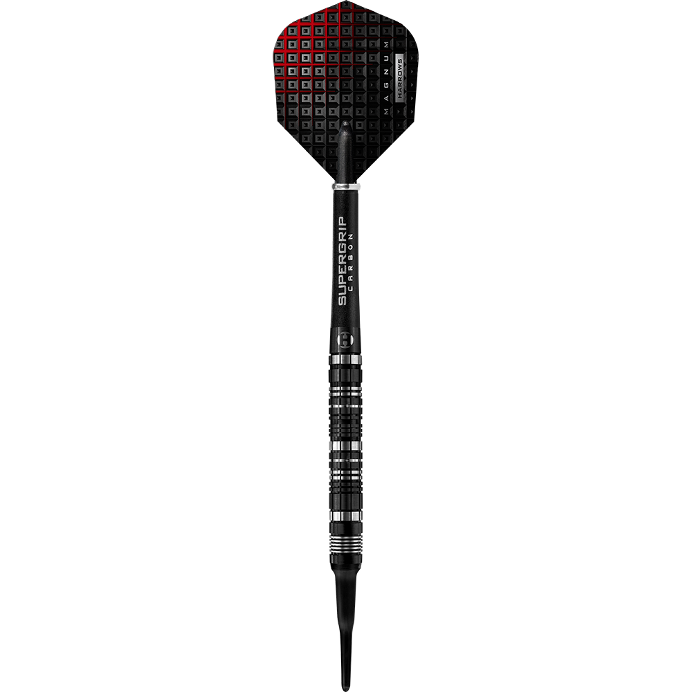 Auf dem Bild ist ein Harrows Magnum Reloaded Softdart zu sehen. Der Dartpfeil hat ein schwarzes Design mit silbernen Akzenten und einer strukturierten Flights.