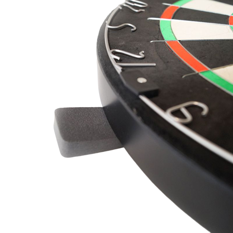 Karella Dartboard BullOut Set including 2 sets of steel darts Hier ist das Karella Dartboard BullOut Set mit zwei Sätzen Steeldarts abgebildet. Das Set eignet sich für Dartspieler aller Erfahrungsstufen.