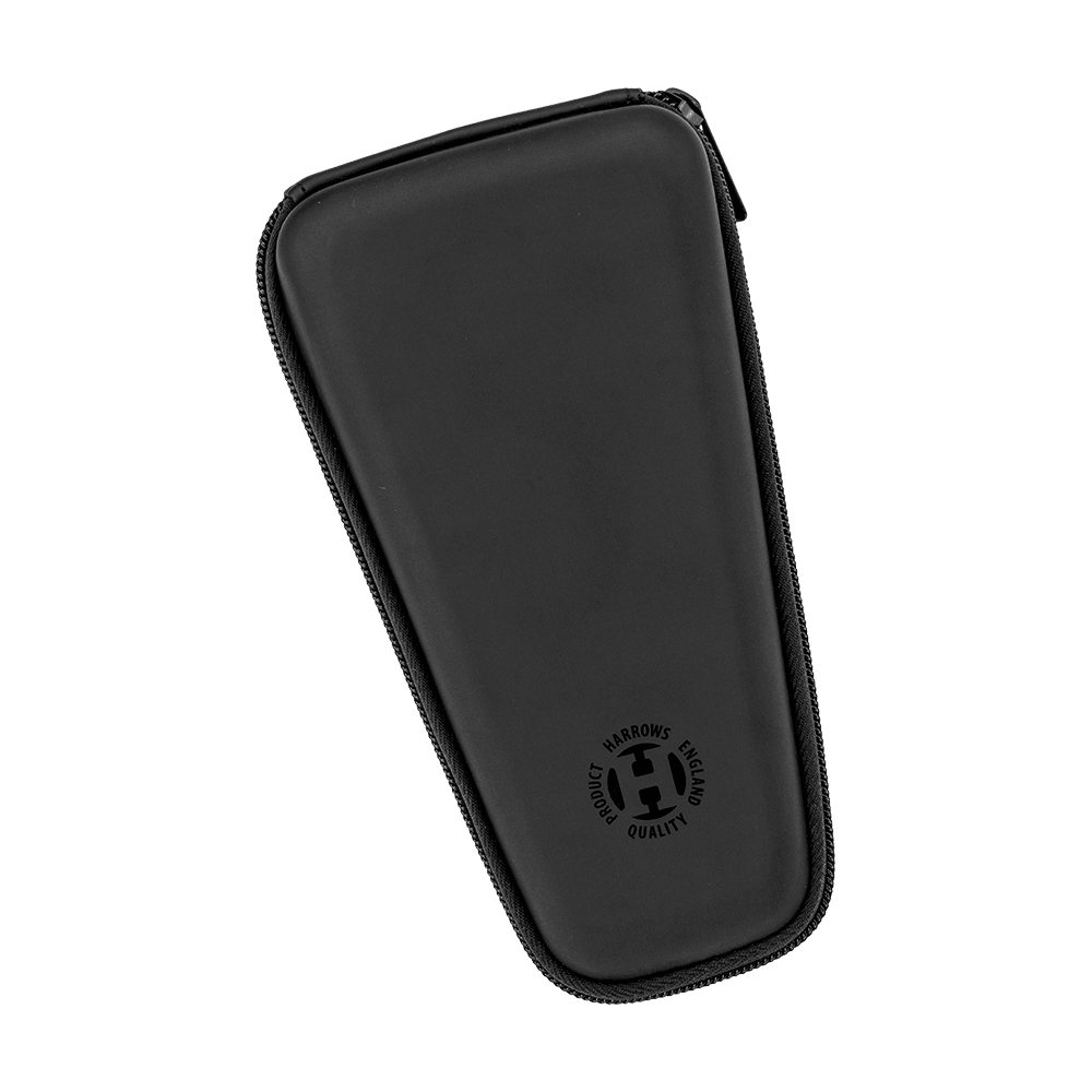 HRT-12275_Harrows_Ace_Dartcase_1 Das Bild zeigt das Harrows Ace Dartcase in Schwarz. Das Dartcase hat ein schlichtes, elegantes Design mit Reißverschluss und dem Harrows-Logo.