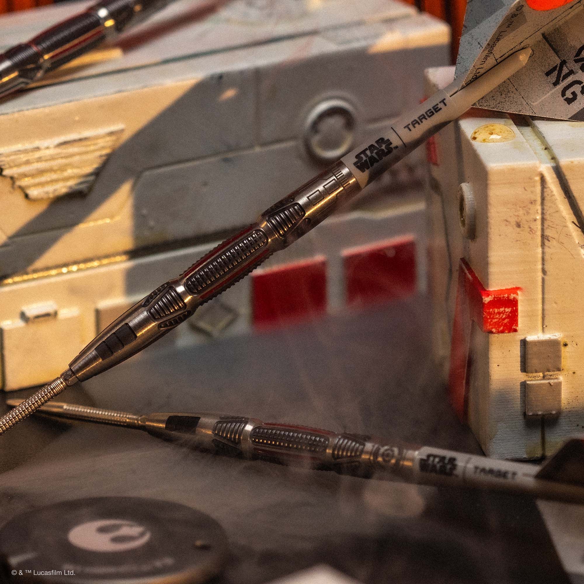 Target Star Wars X-Wing Swiss Point Steel Darts Das Bild zeigt die Target Star Wars X-Wing Swiss Point Steeldarts. Dieses Produkt hat ein spezielles Star Wars X-Wing Motiv.