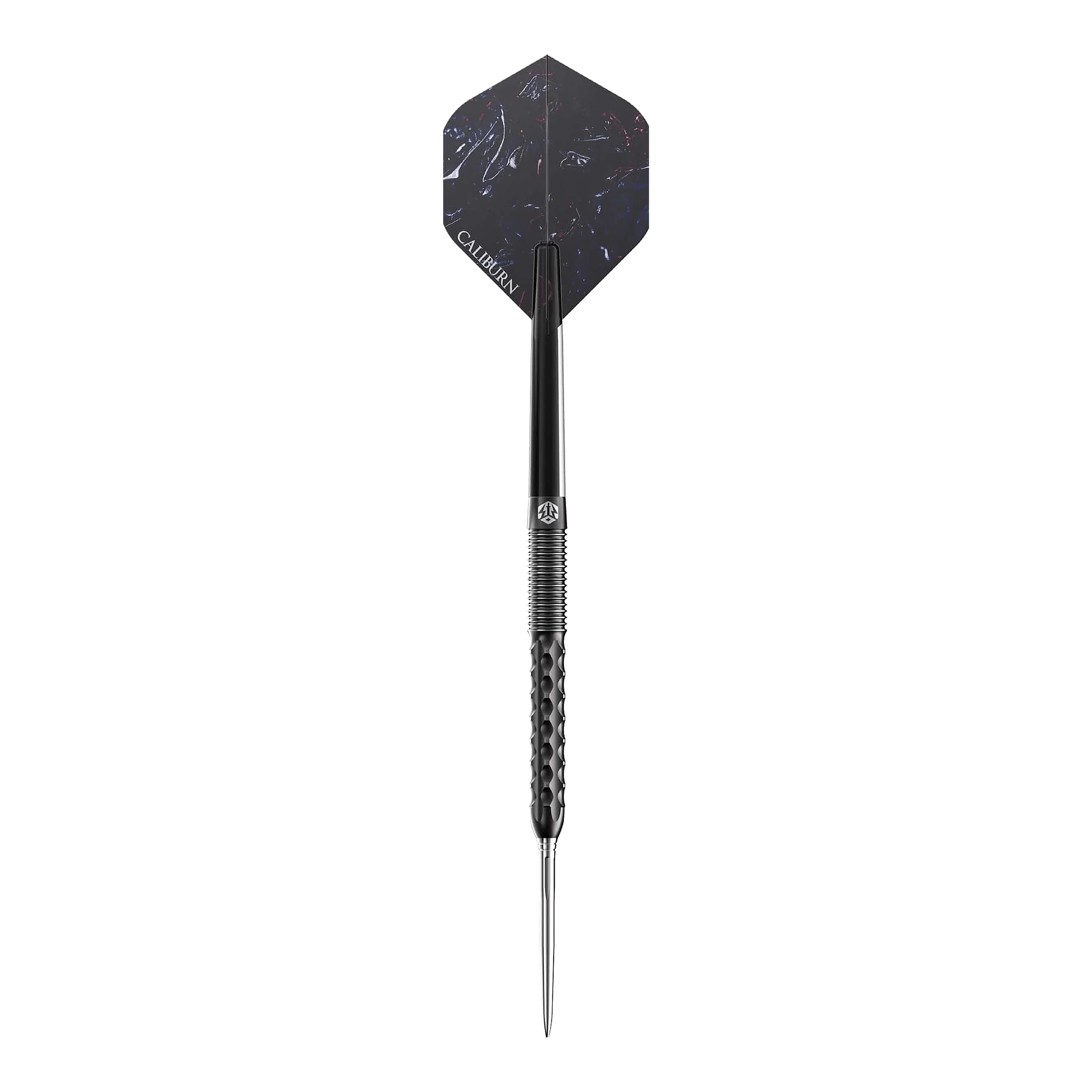 Caliburn Sword S1 steel darts Auf dem Bild ist ein Caliburn Sword S1 Steeldart zu sehen. Der Dart ist schwarz und hat eine gemusterte Spitze sowie einen glänzenden Flight.