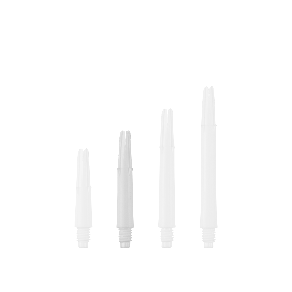 L-L-Style-Shafts Locked Straight - White Auf dem Bild sind vier weiße, gerade Dartschäfte in unterschiedlichen Längen zu sehen. Sie stehen nebeneinander aufrecht auf einem grünen Hintergrund.