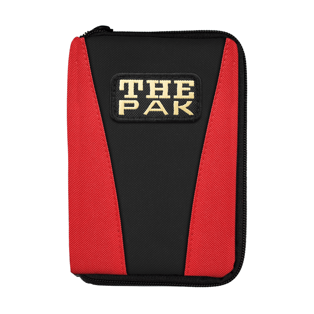 703_The_Pak_Multi_Dartcase_Rot_Schwarz_1 Das Bild zeigt das Produkt "The Pak Multi Dartcase - Rot Schwarz". Es ist ein Dartetui in den Farben Schwarz und Rot mit dem Aufdruck "THE PAK" auf der Vorderseite.