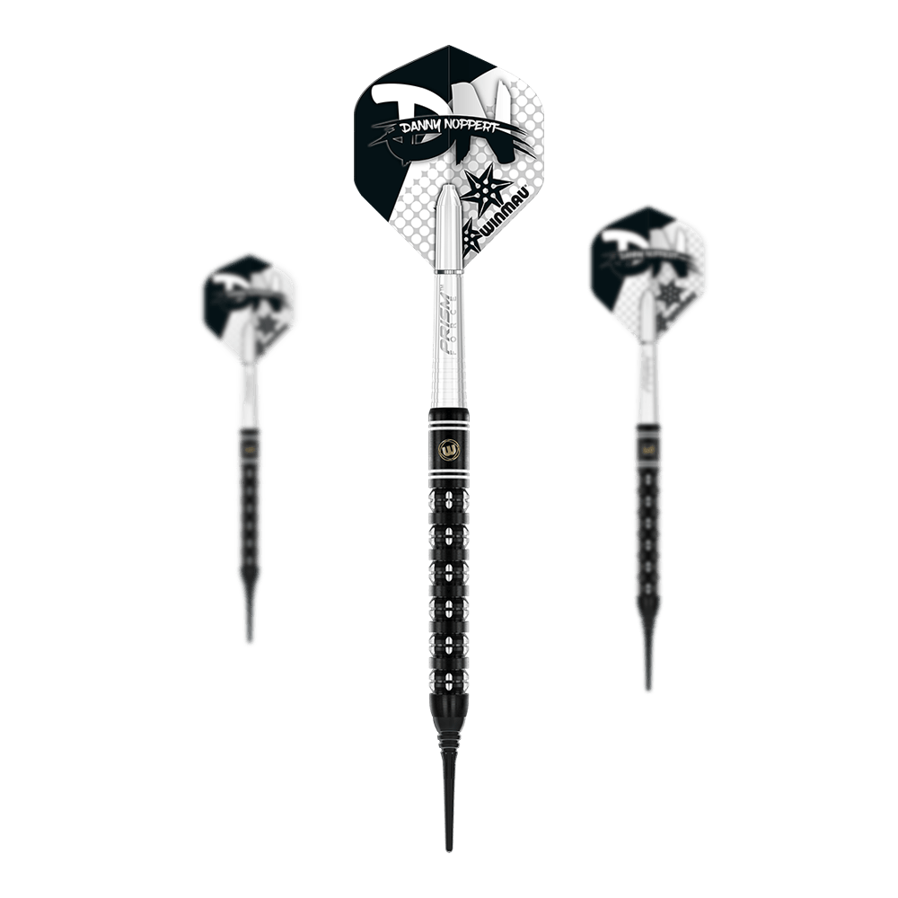 Winmau Danny Noppert Freeze Edition soft darts - 20g Das Bild zeigt drei Winmau Danny Noppert Freeze Edition Softdarts mit einem Gewicht von 20g. Die Darts haben schwarze und silberne Details sowie speziell designte Flights.