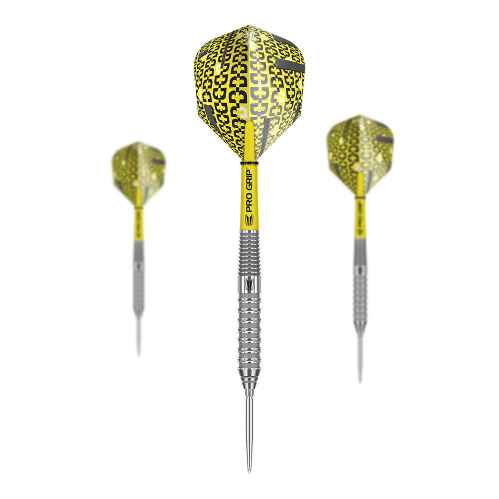 Target Bolide 02 Swiss Point steel darts Das Bild zeigt drei Target Bolide 02 Swiss Point Steeldarts mit silbernem Schaft und gelb-schwarzem Flight. Die Darts haben den Aufdruck "PRO GRIP" auf dem Schaft.