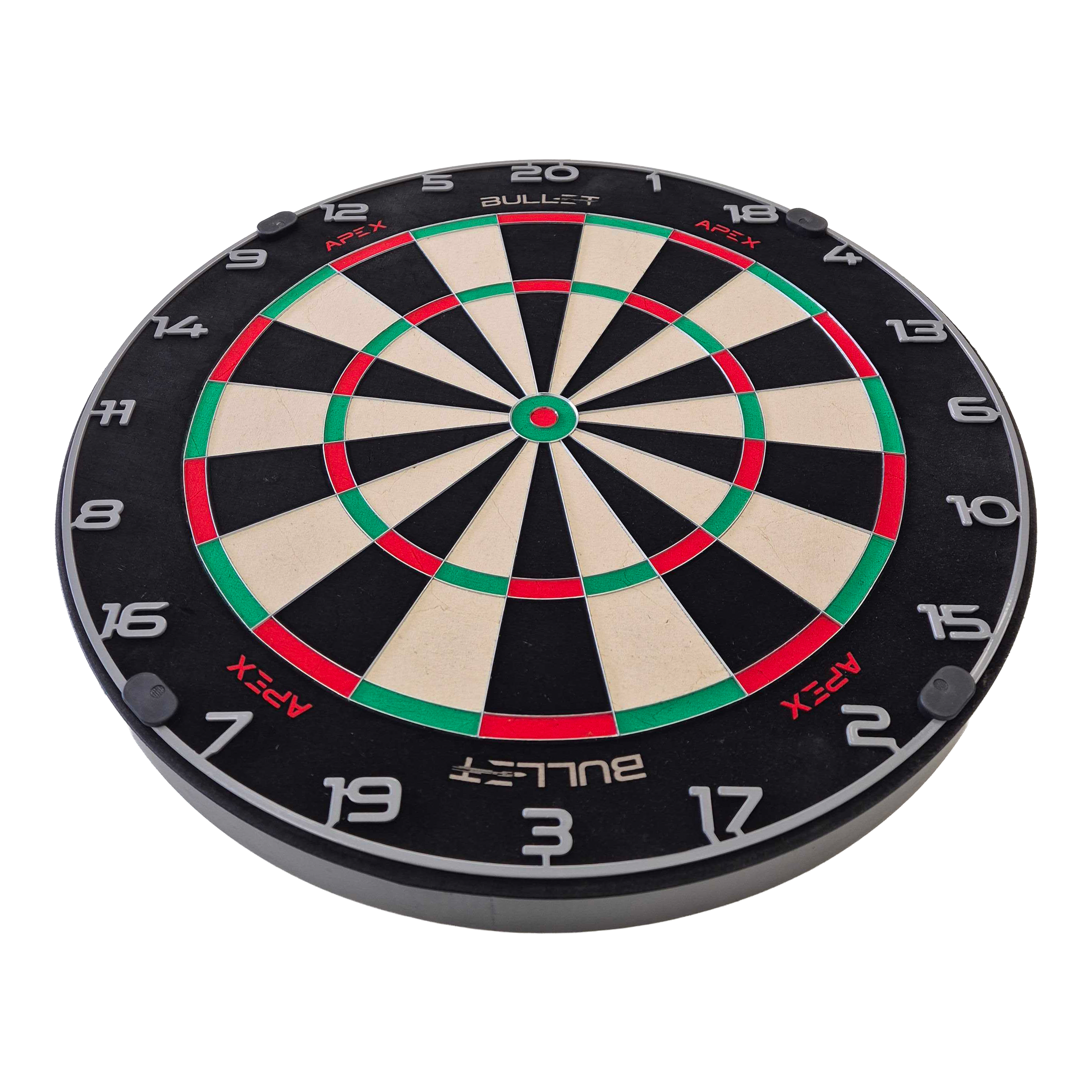 Bullet Apex Steeldartboard hängt an der Wand. Es ist eine Zielscheibe für Steeldarts.