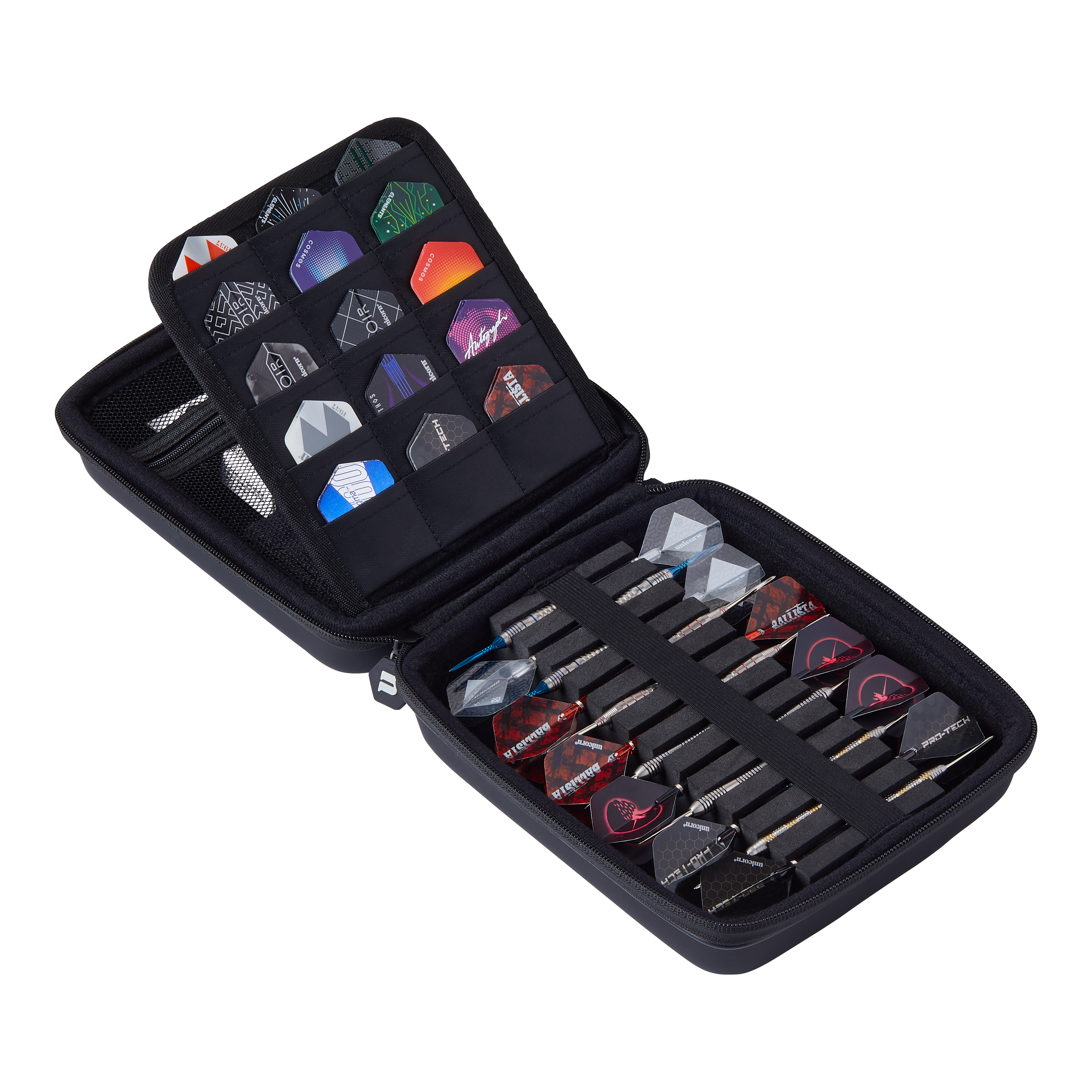 Unicorn Ultra 3UP Large Dart Case - Black Das Bild zeigt das "Unicorn Ultra 3UP Large Dartcase - Schwarz" mit geöffnetem Reißverschluss. Im Inneren sind mehrere Dartpfeile und Flights ordentlich in speziellen Fächern und Taschen einsortiert.