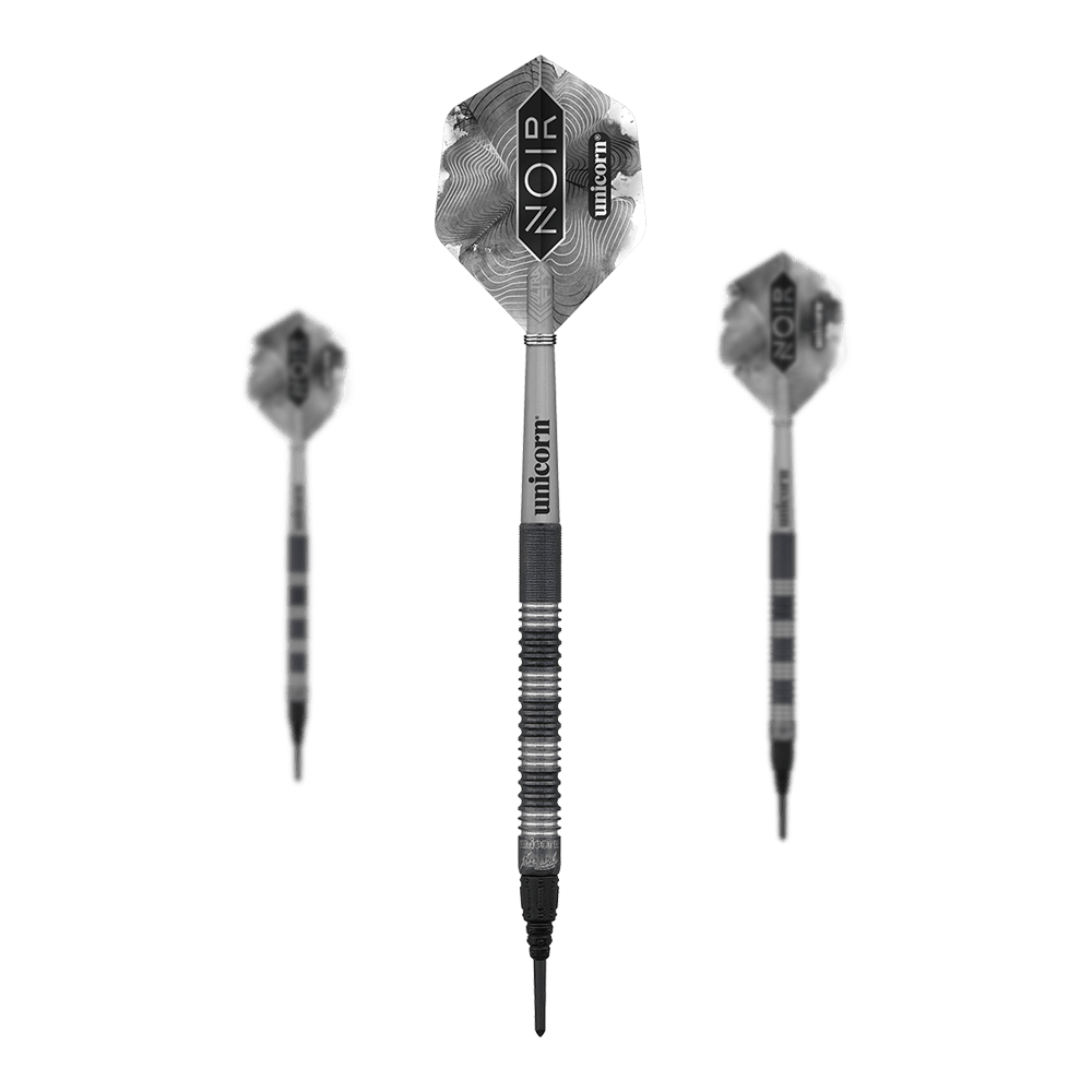Unicorn Noir James Wade soft darts Auf dem Bild sind drei elektronische Softdarts zu sehen. Die Dartpfeile sind mit schwarz-silbernen Flights und der Aufschrift "NOIR" und "unicorn" versehen.