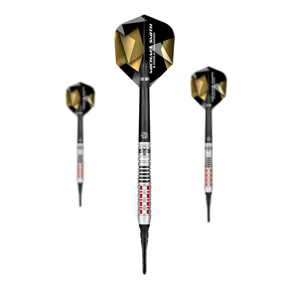 Shot Michael Smith Believe soft darts Auf dem Bild sind drei Softdarts mit schwarzen und goldenen Flights zu sehen. Auf einem der Flights steht der Name "Michael Smith" geschrieben.