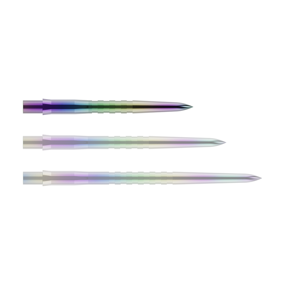 Mission Caliburn EVO dart tips - Grooved - Coral Das Bild zeigt drei bunte, metallische Dartspitzen in einer Reihe. Sie haben eine glatte Oberfläche mit leichten Rillen und glänzen in verschiedenen Farben.