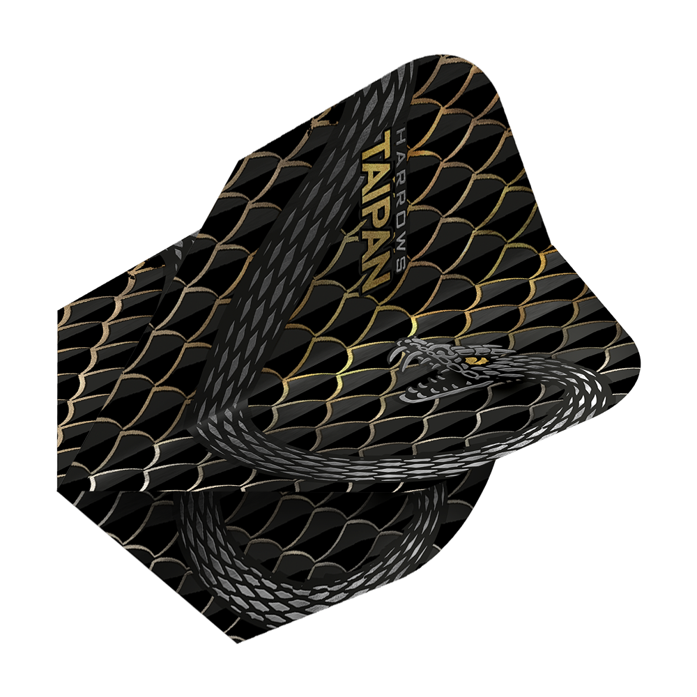 HR25_Harrows_Taipan_Gold_Standard_Flights_2 Das Bild zeigt die Harrows Taipan Standard Flights mit einem schwarzen Schuppendesign und goldenen Akzenten. Auf den Flights ist außerdem eine stilisierte Schlange und der Schriftzug "Harrows Taipan" zu sehen.