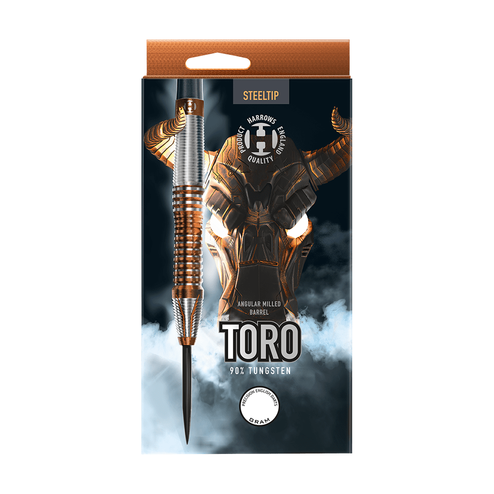 HA33874_Harrows_Toro_Steeldarts_3 Auf der Verpackung ist ein Steeldart mit einem silbernen und kupferfarbenen Griff abgebildet. Im Hintergrund sieht man einen stilisierten Stierkopf und den Schriftzug "TORO 90% Tungsten".