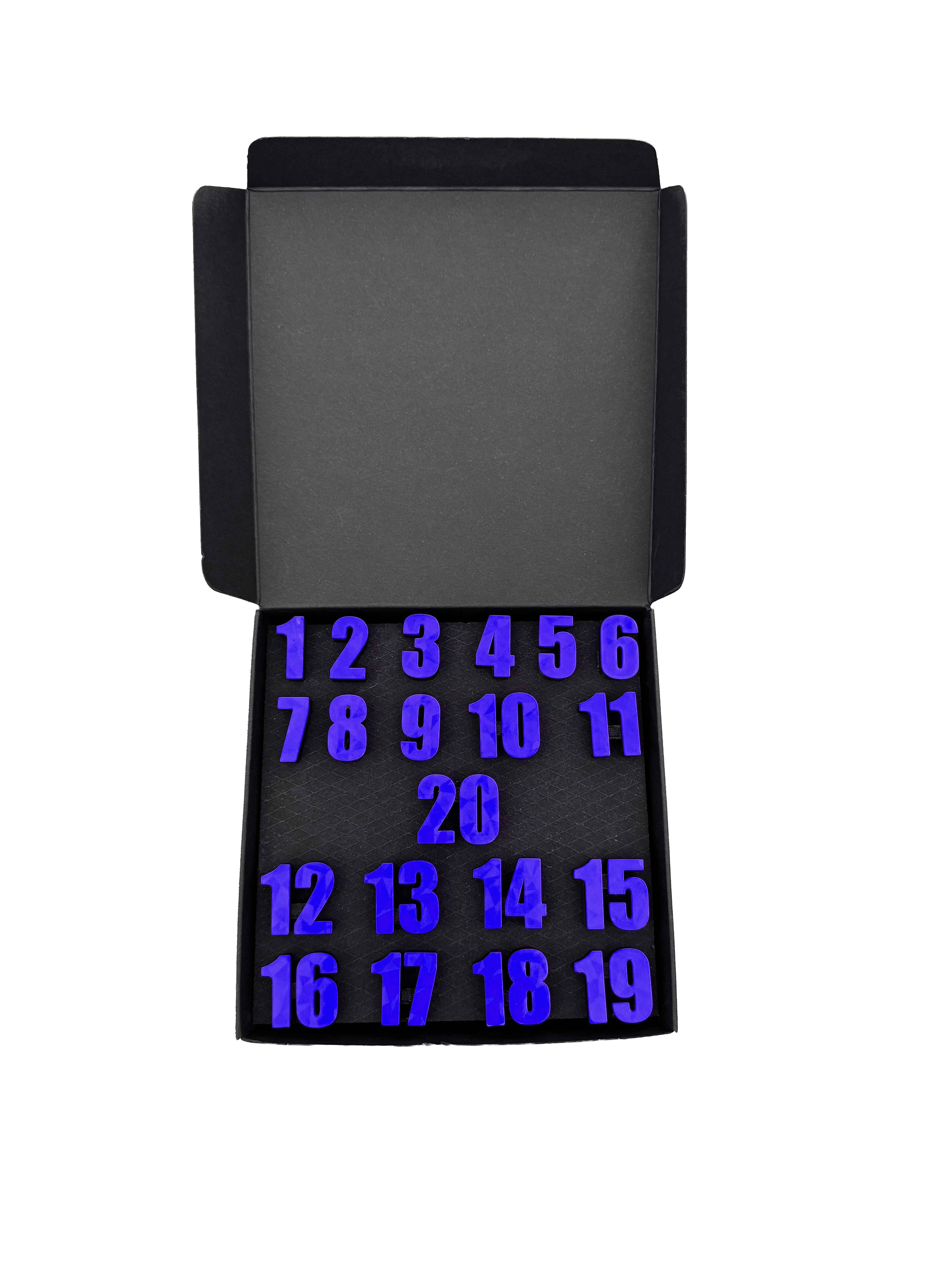 McDart Dartboard Number Rings / Number Ring Classic Eine blaue Box ist auf dem Bild zu sehen. Das Produkt ist im klassischen Stil gestaltet.