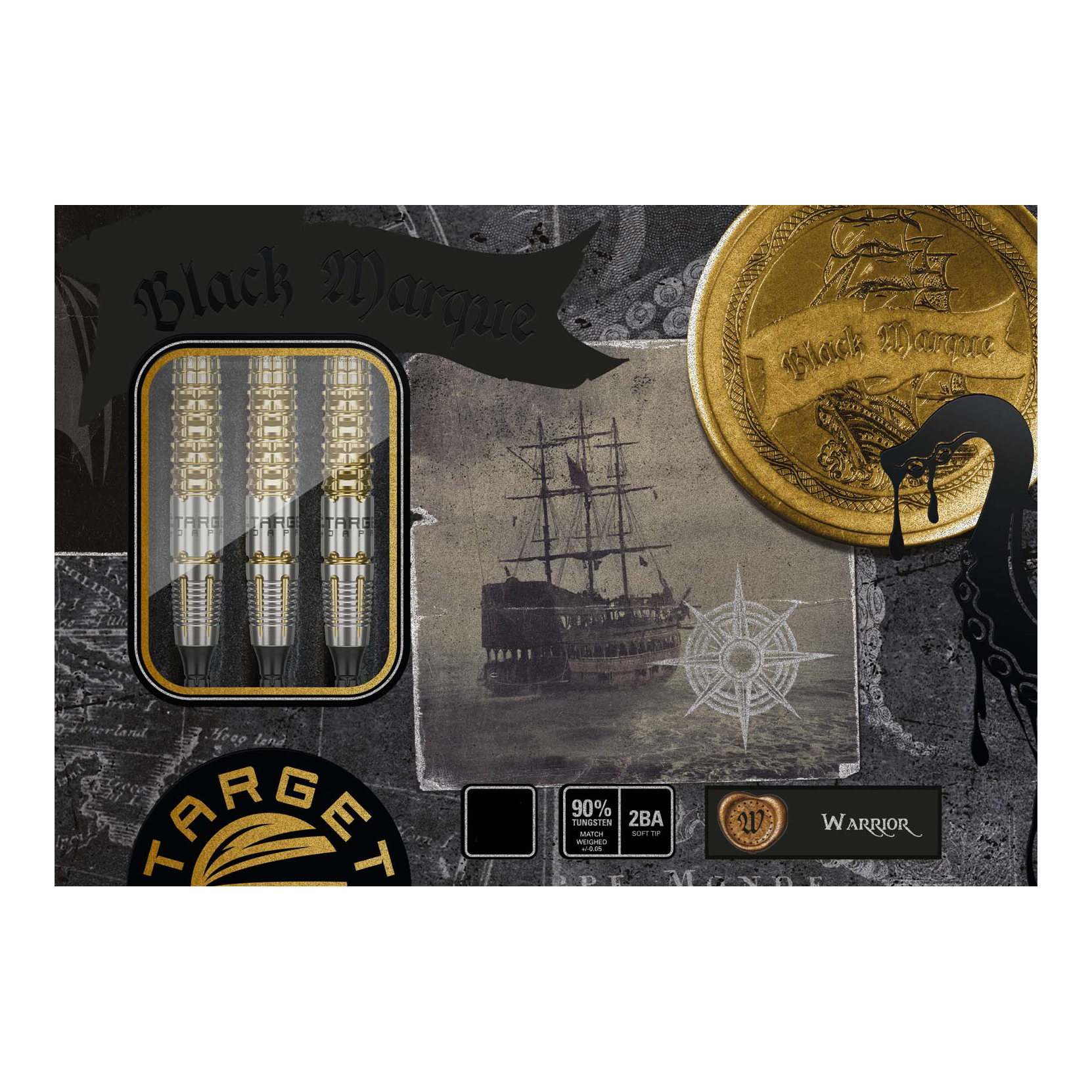Das Bild zeigt die Verpackung der "Target Japan Black Marque Warrior Softdarts - 18,5g". Auf der Schachtel sind die Darts, ein Segelschiff und eine goldene Münze abgebildet.