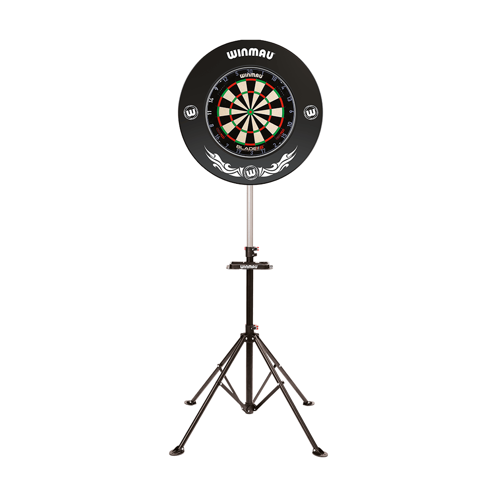 4020_Winmau_Xtreme_Dartboardst-nder_1sjDHwGnKY6ttF Der Winmau Xtreme Dartboard Stand 2 ist ein stabiler, höhenverstellbarer Ständer für Dartboards. Er steht auf drei Beinen und ist ideal für den flexiblen Einsatz zu Hause oder unterwegs.
