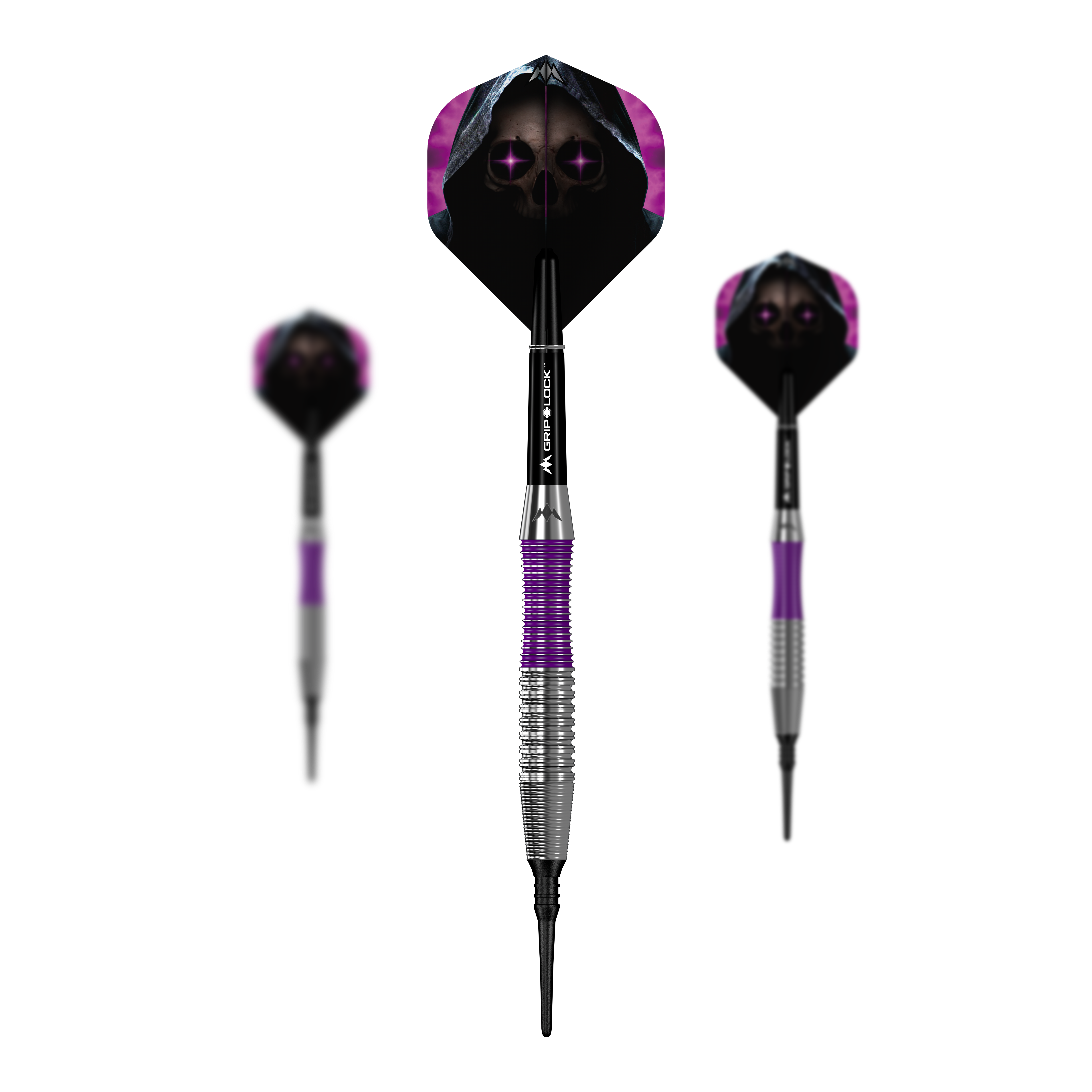 Mission Phantom Brass Soft Darts - 18g Das Bild zeigt drei Softdarts des Modells "Mission Phantom Brass Softdarts - 18g". Die Darts haben einen silbernen und lila Griff sowie Flights mit einem Totenkopf-Motiv.